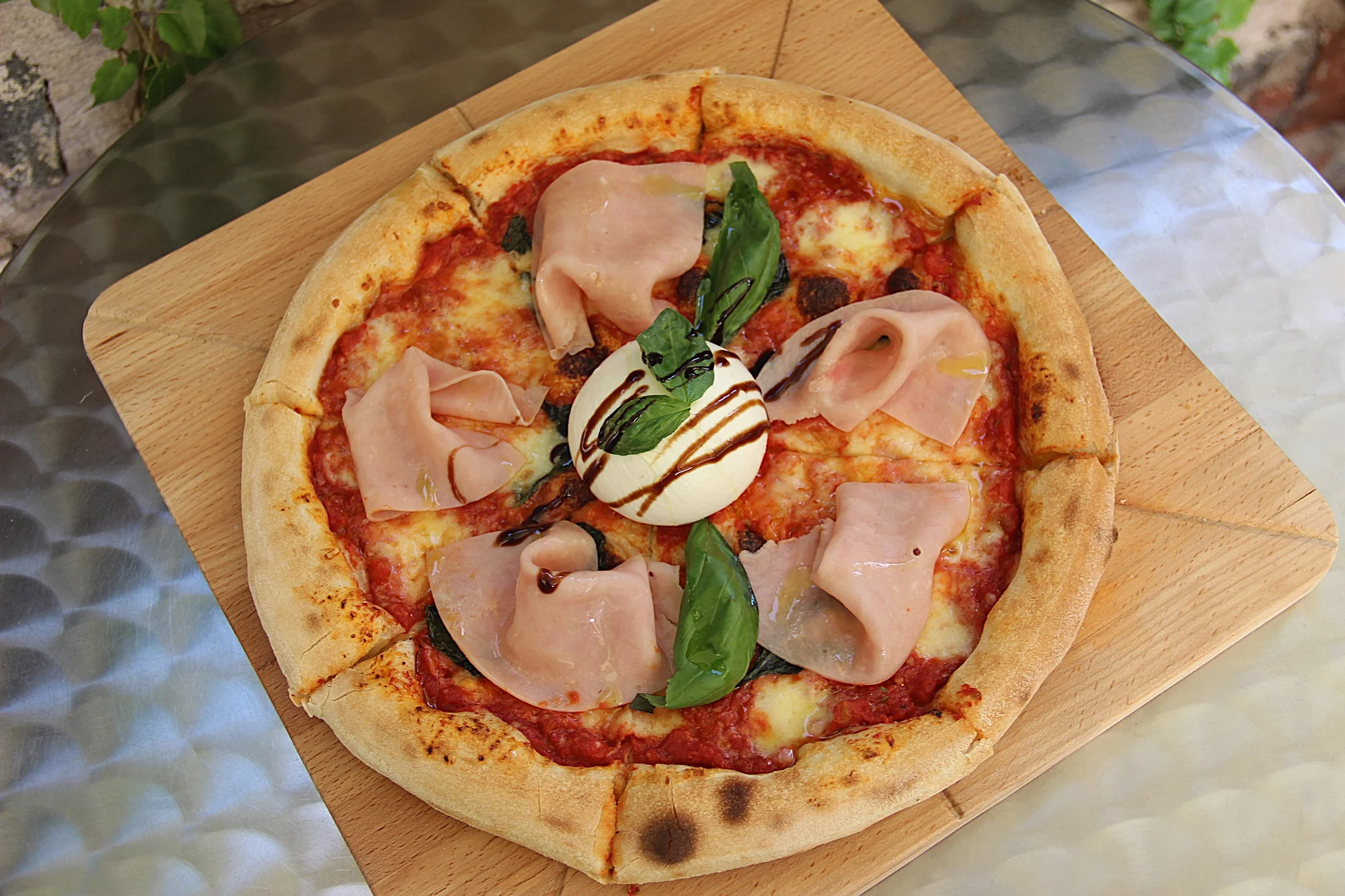 Italská pizza (⌀ 32 cm) dle výběru: sýrová, špenátová, s pancettou i krevetami