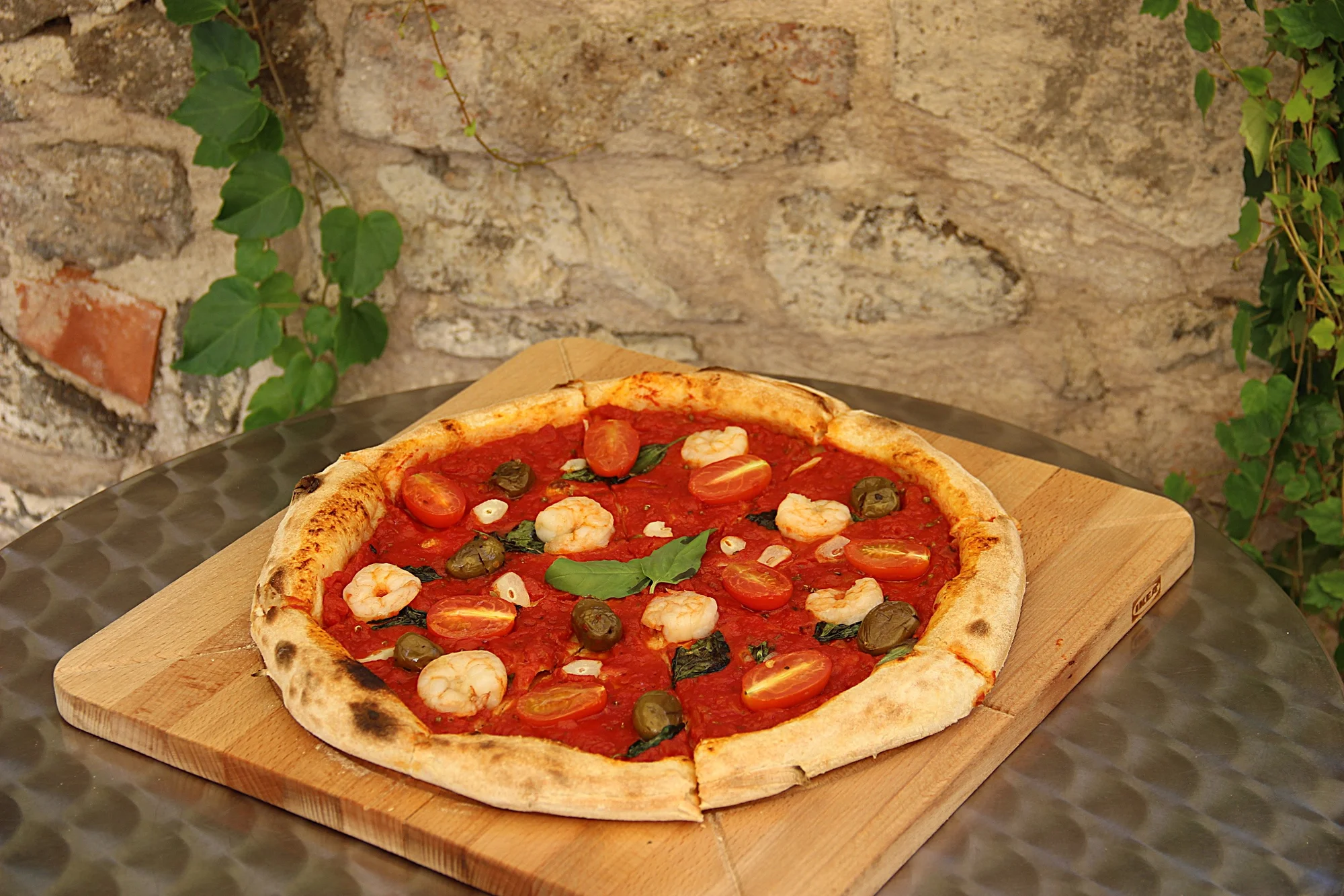 Italská pizza (⌀ 32 cm) dle výběru: sýrová, špenátová, s pancettou i krevetami