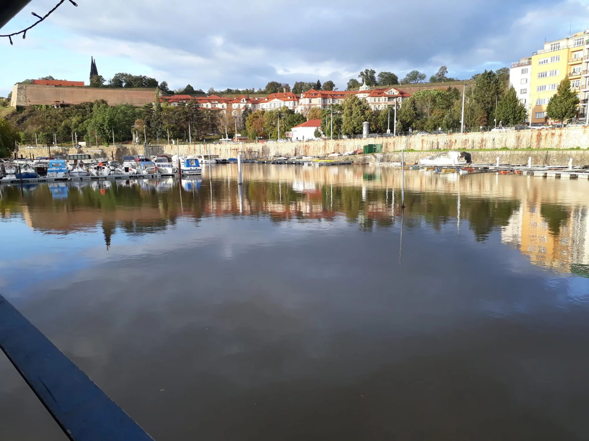 3hod. plavba jachtou s kapitánem v Praze nebo na Orlíku vč. zapůjčení paddleboardů i privátní pronájem