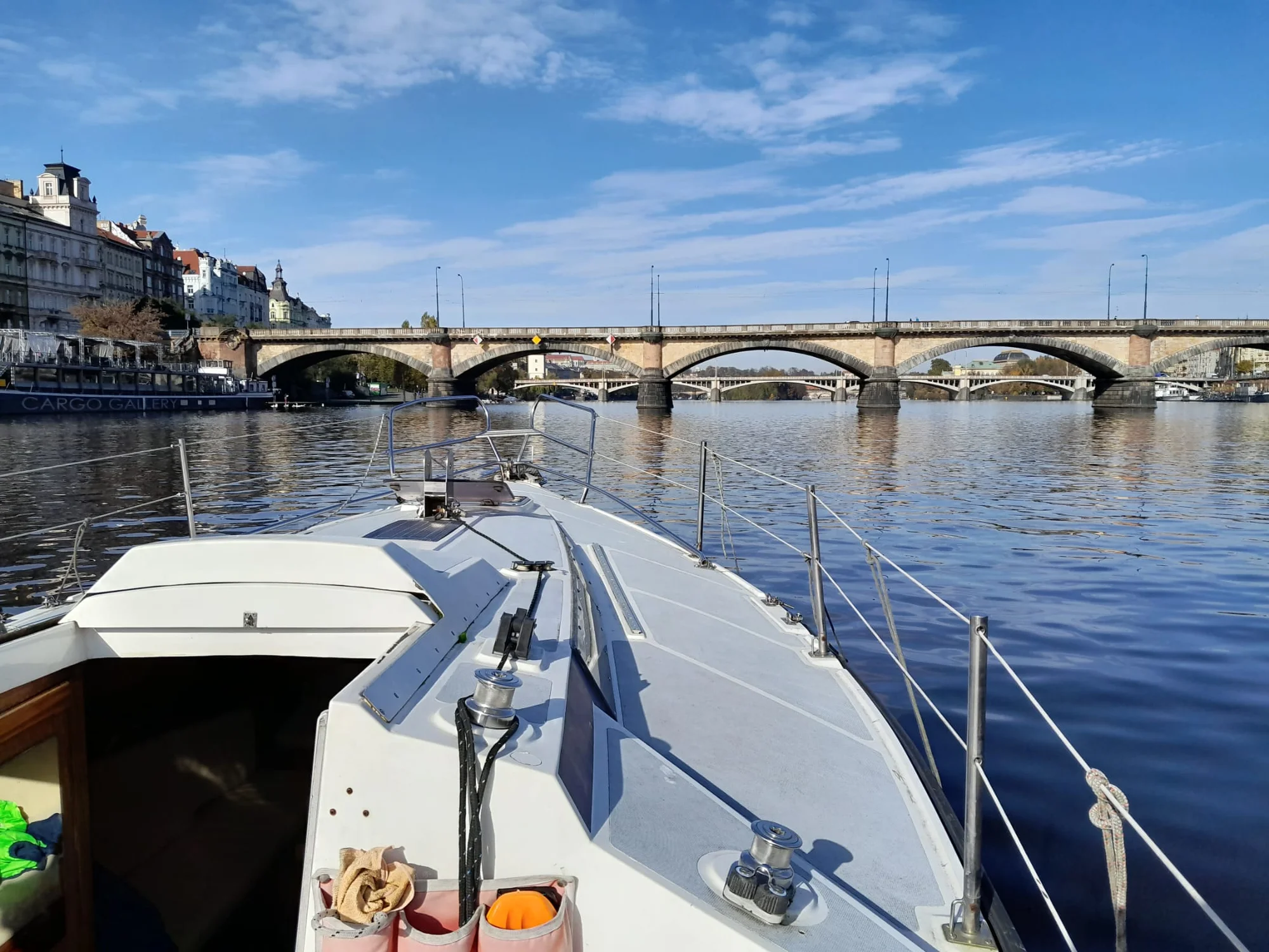 3hod. plavba jachtou s kapitánem v Praze nebo na Orlíku vč. zapůjčení paddleboardů i privátní pronájem