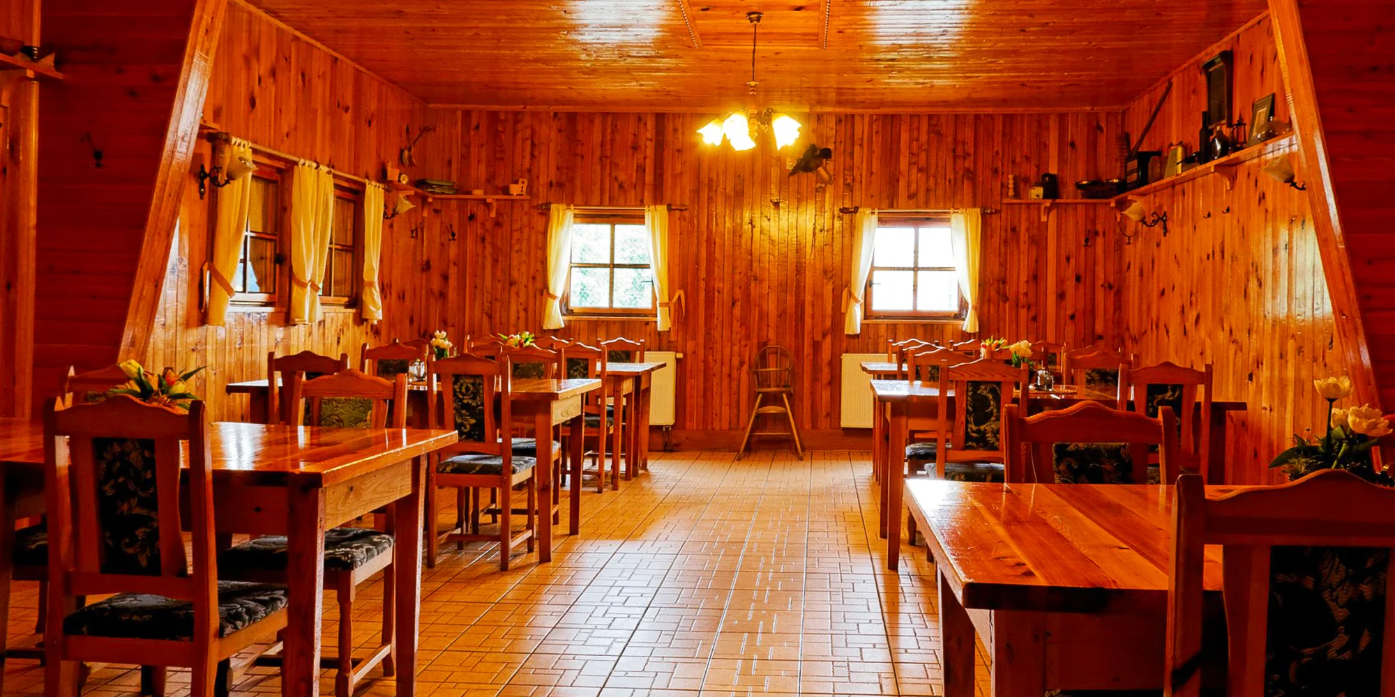 Hodina bowlingu až pro 8 osob a pizza podle výběru nebo 300 g kuřecích řízečků