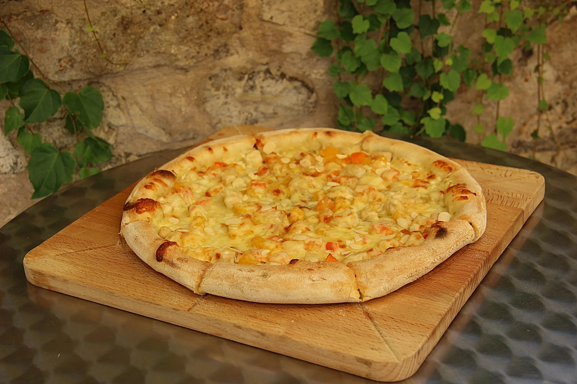 Italská pizza (⌀ 32 cm) dle výběru: sýrová, špenátová, s pancettou i krevetami