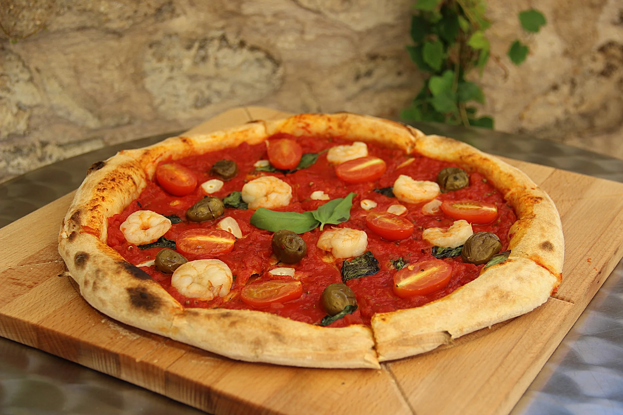 Italská pizza (⌀ 32 cm) dle výběru: sýrová, špenátová, s pancettou i krevetami