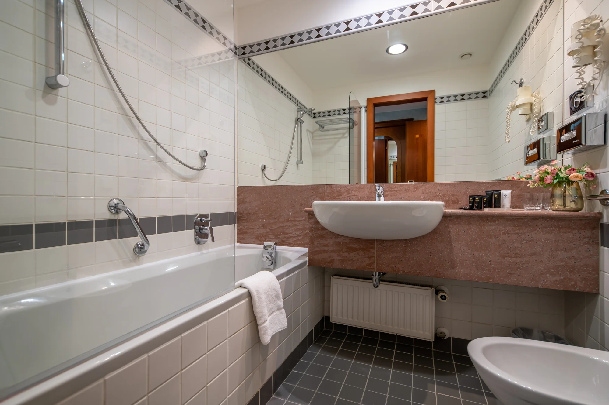 Romantika ve 4* hotelu kousek od Petřína: pobyt se snídaní