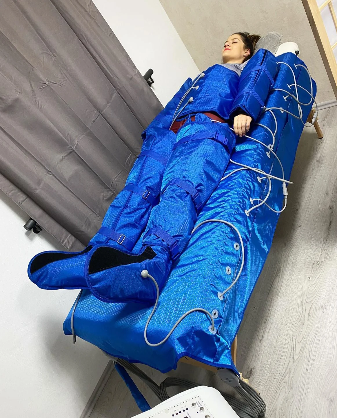 Cesta k vysněné postavě: infrasauna oblek s lymfodrenáží a elektrostimulace