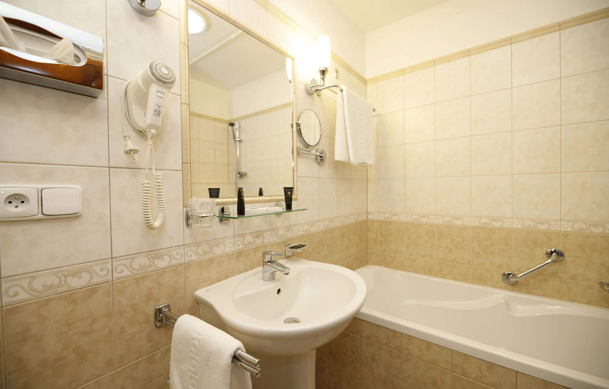Pobyt v Karlových Varech se snídaní či polopenzí i neomezeným wellness