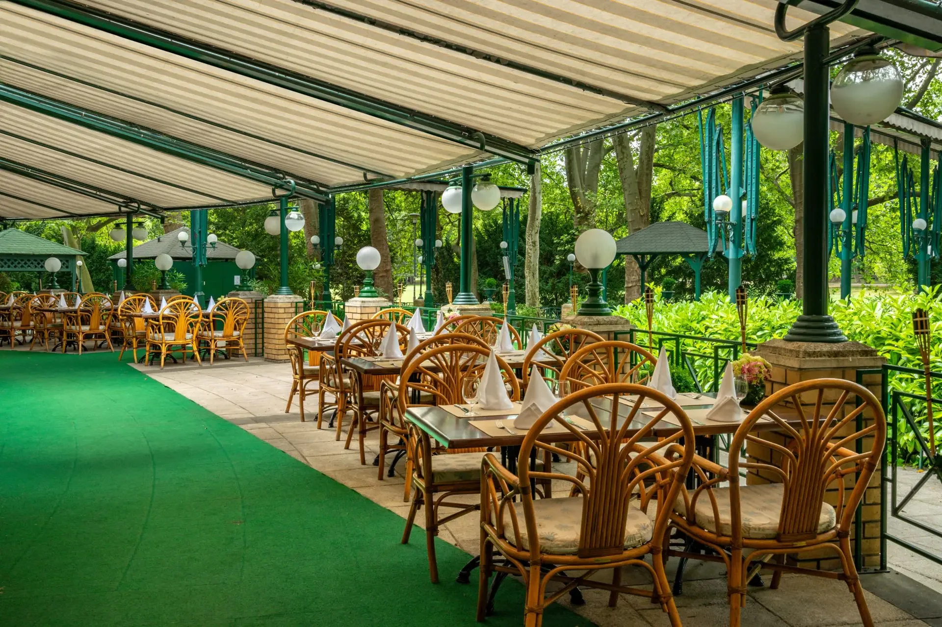 Luxusní wellness v Budapešti: špičkový spa hotel na Markétině ostrově, termální lázně i polopenze
