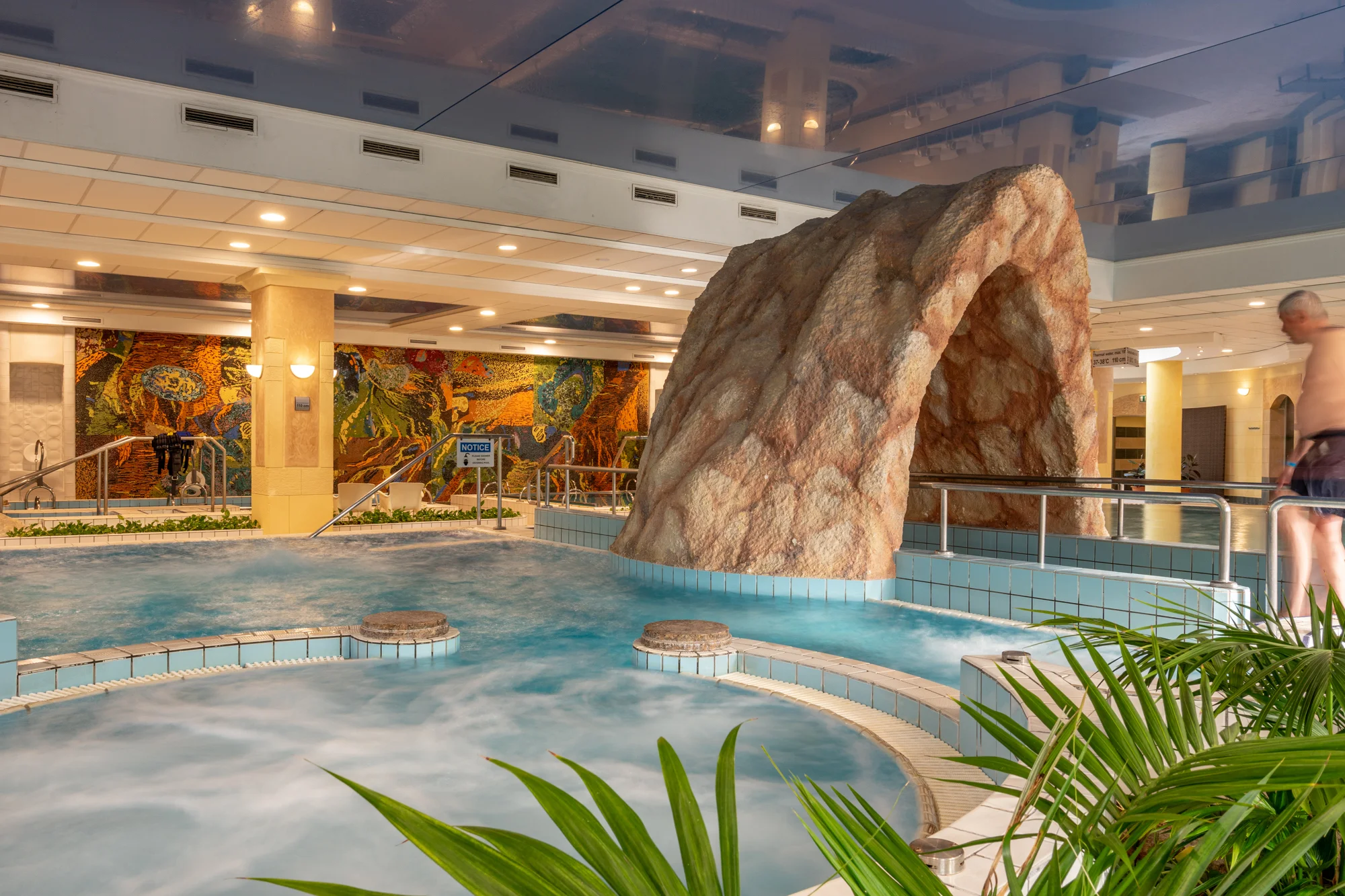 Luxusní wellness v Budapešti: špičkový spa hotel na Markétině ostrově, termální lázně i polopenze