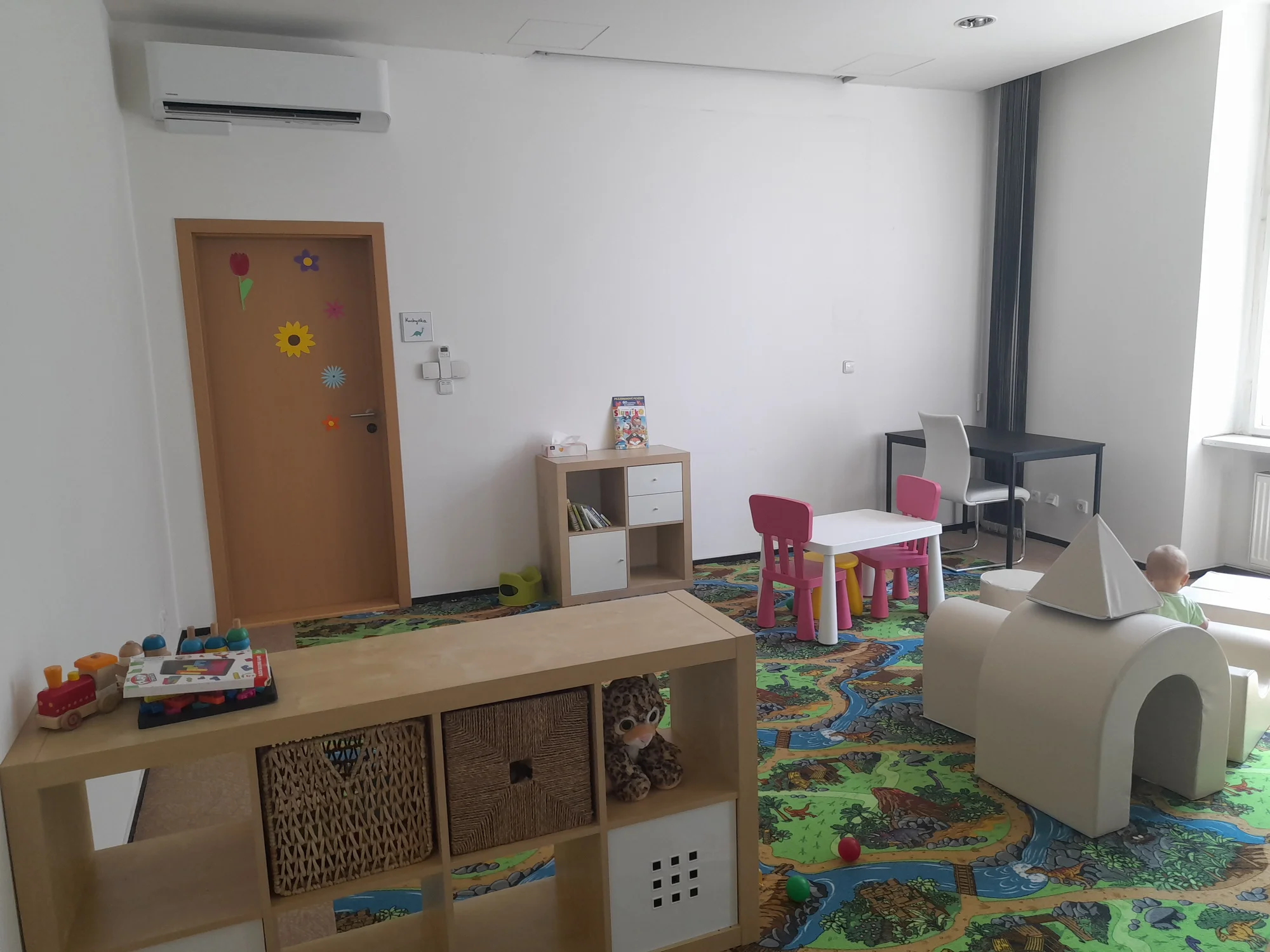 Dětský koutek v Holešovicích: hlídání vč. coworkingu, angličtina a cvičení pro nejmenší