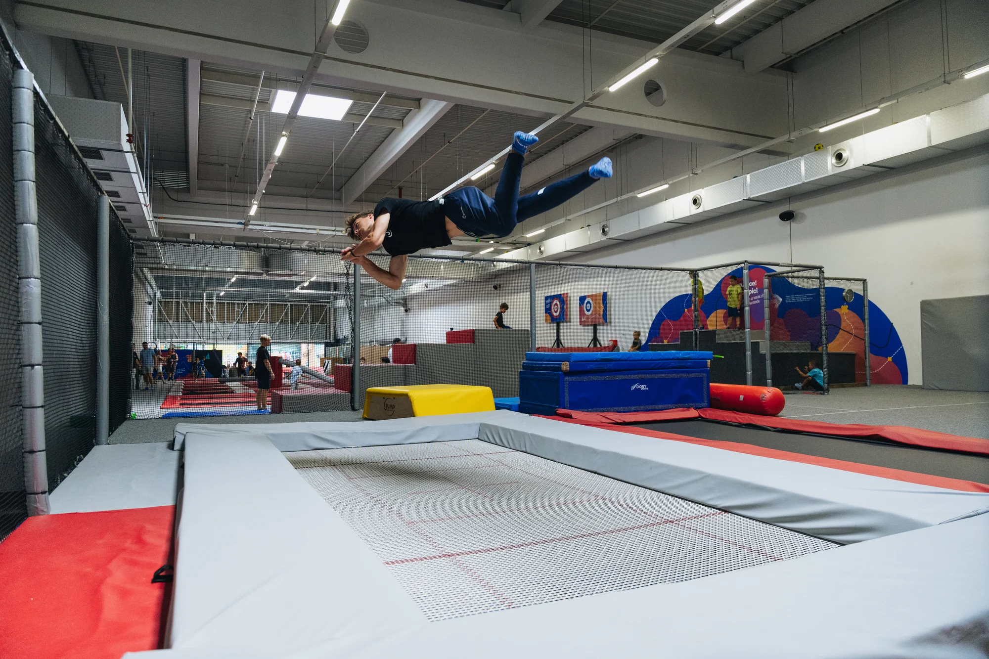 Vstupy nebo permanentky do Jump Academy Olomouc: trampolíny, parkour zóna i 9D kino