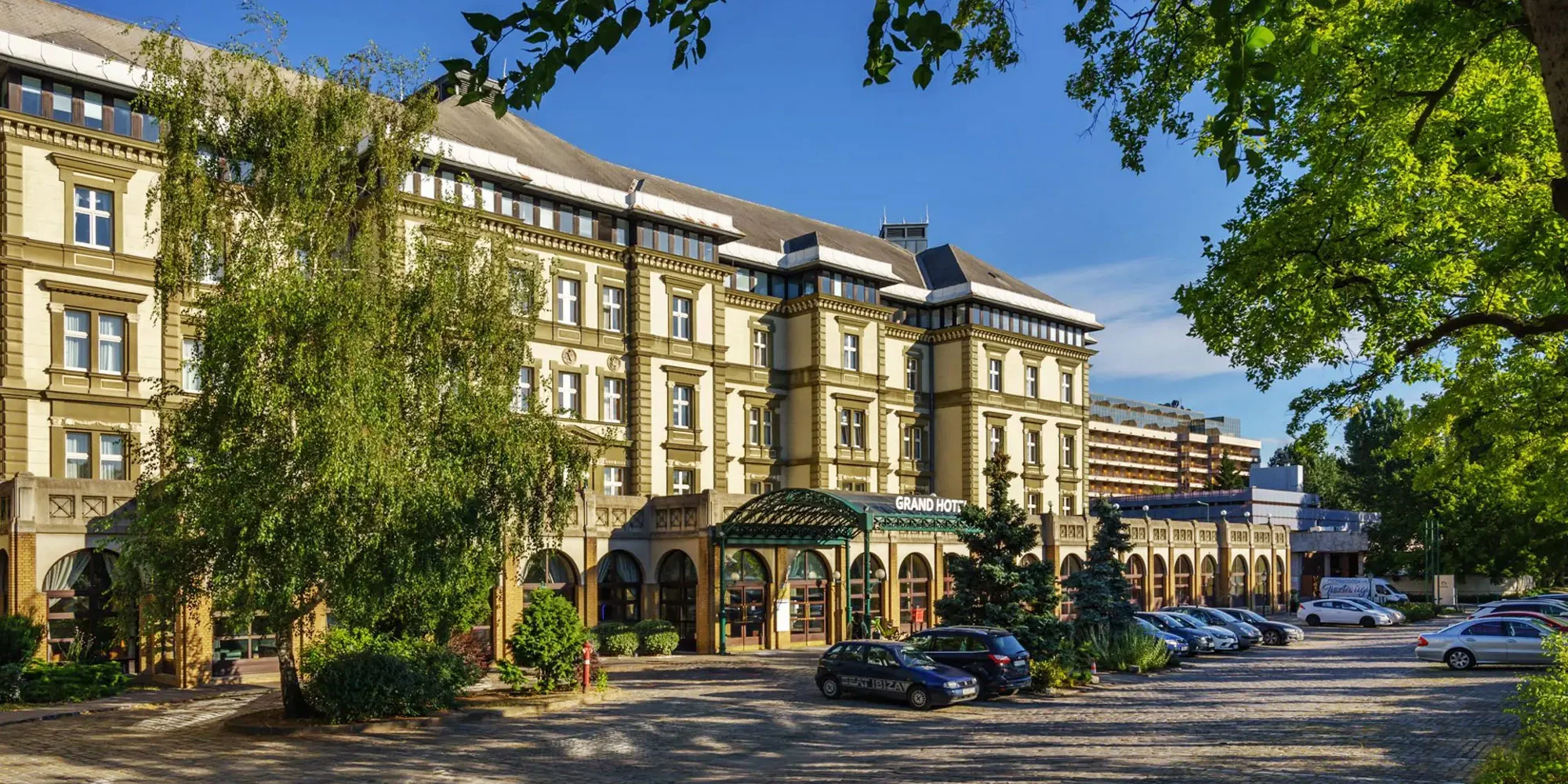 Luxusní wellness v Budapešti: špičkový spa hotel na Markétině ostrově, termální lázně i polopenze