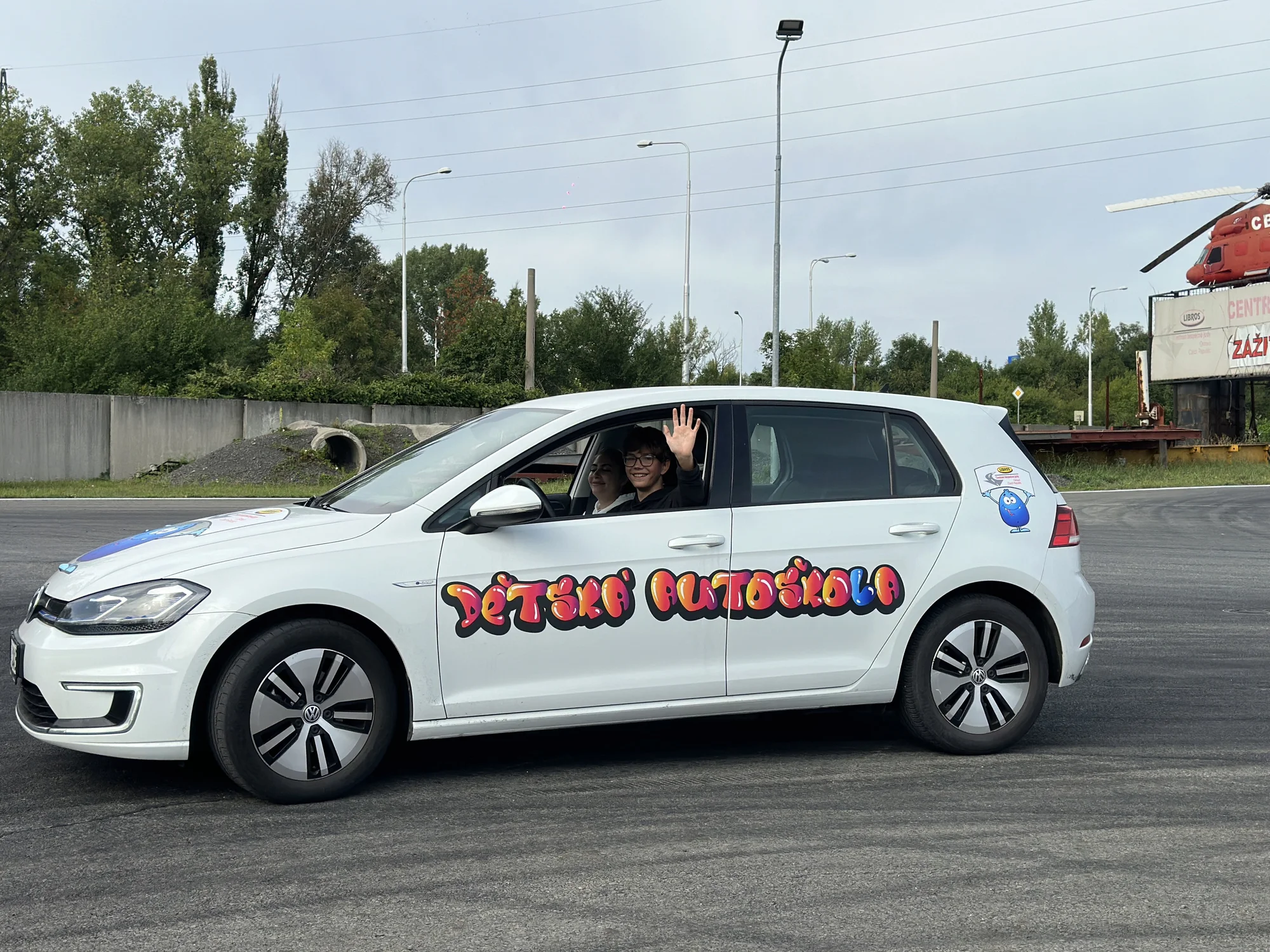 Dětská autoškola pro budoucí řidiče od 5 do 18 let: osobní či nákladní auto i bagrování