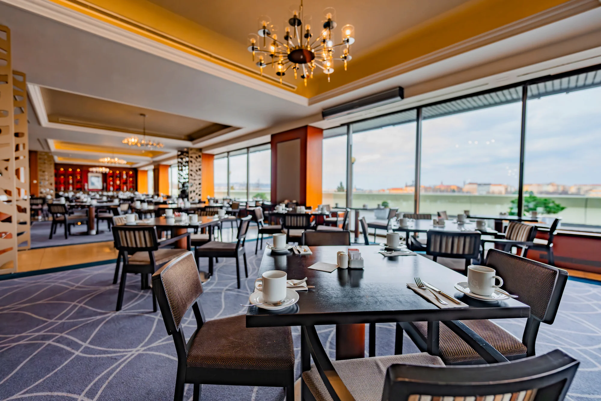 Grand Hotel Prague Towers***** s parádním výhledem: snídaně, parkování i wellness