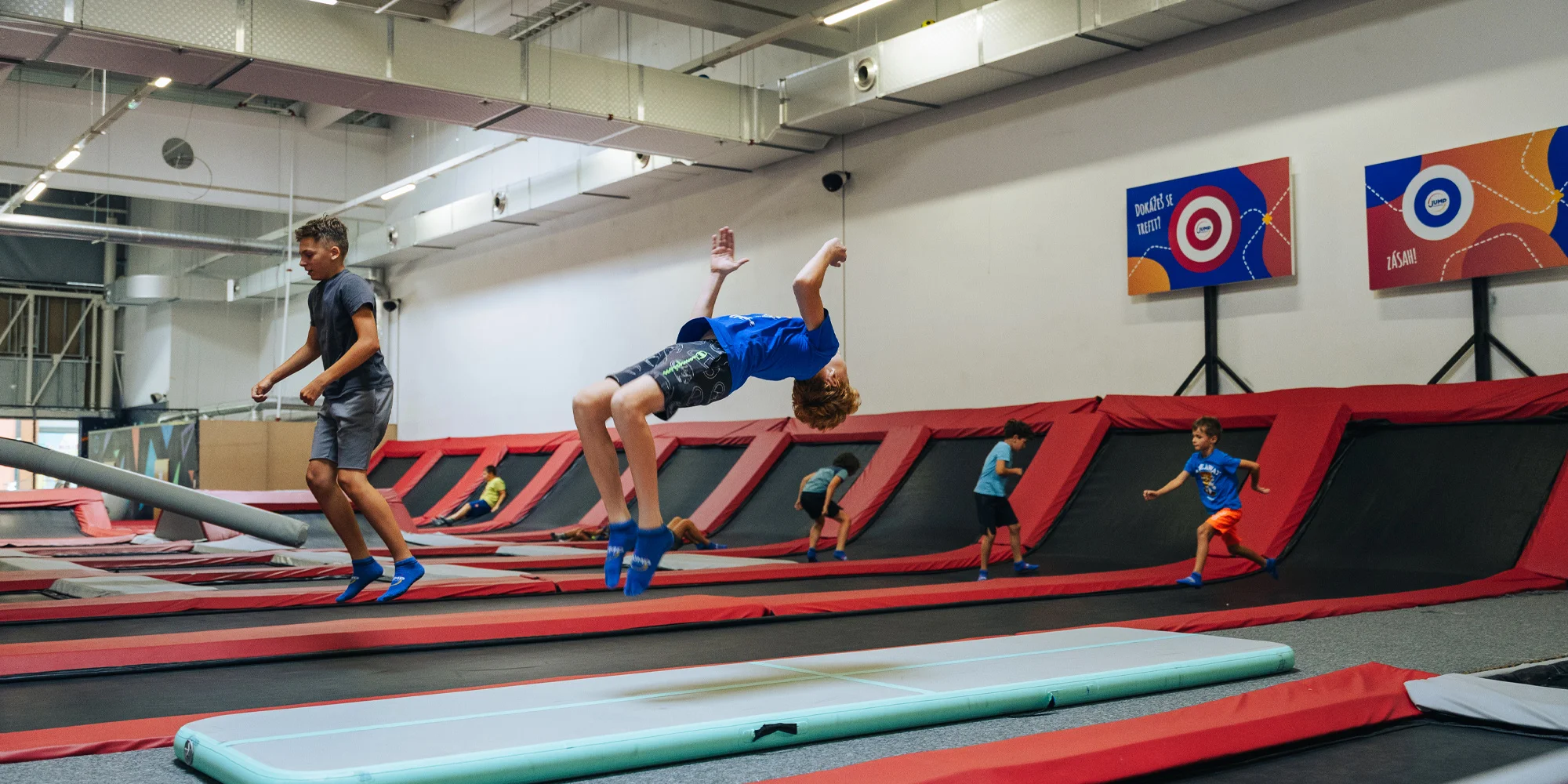Vstupy nebo permanentky do Jump Academy Olomouc: trampolíny, parkour zóna i 9D kino