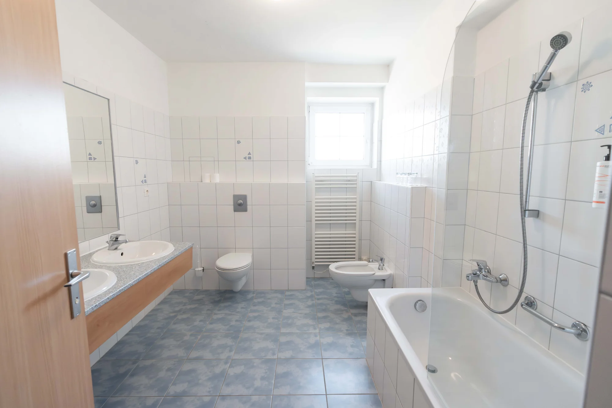 Pobyt v novém City inn‘ Hotel: snídaně, welcome drink a bezplatné parkování před hotelem