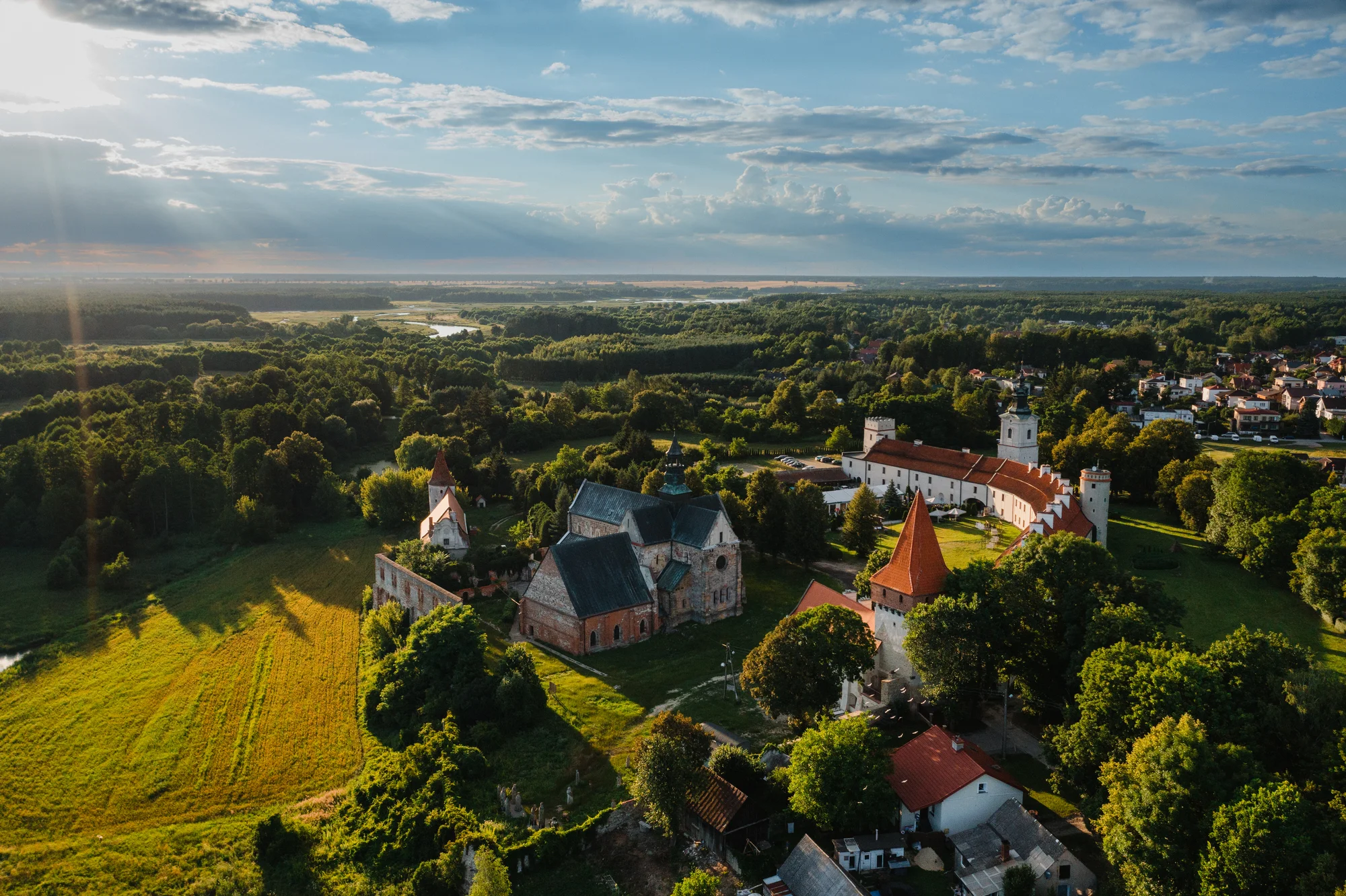 Zážitkový pobyt v bývalém opatství z 12. století 140 km od Varšavy: snídaně, wellness