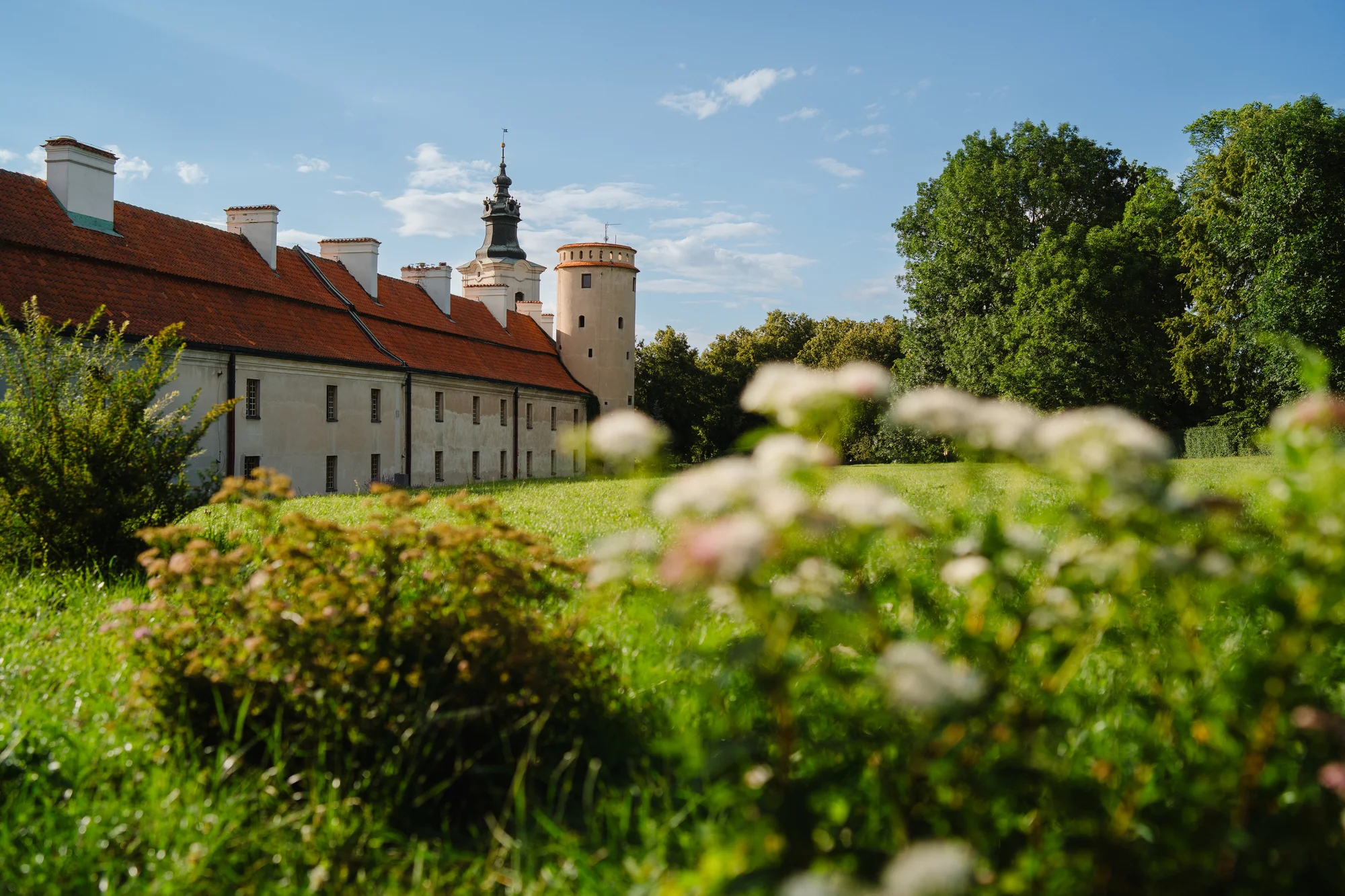 Zážitkový pobyt v bývalém opatství z 12. století 140 km od Varšavy: snídaně, wellness
