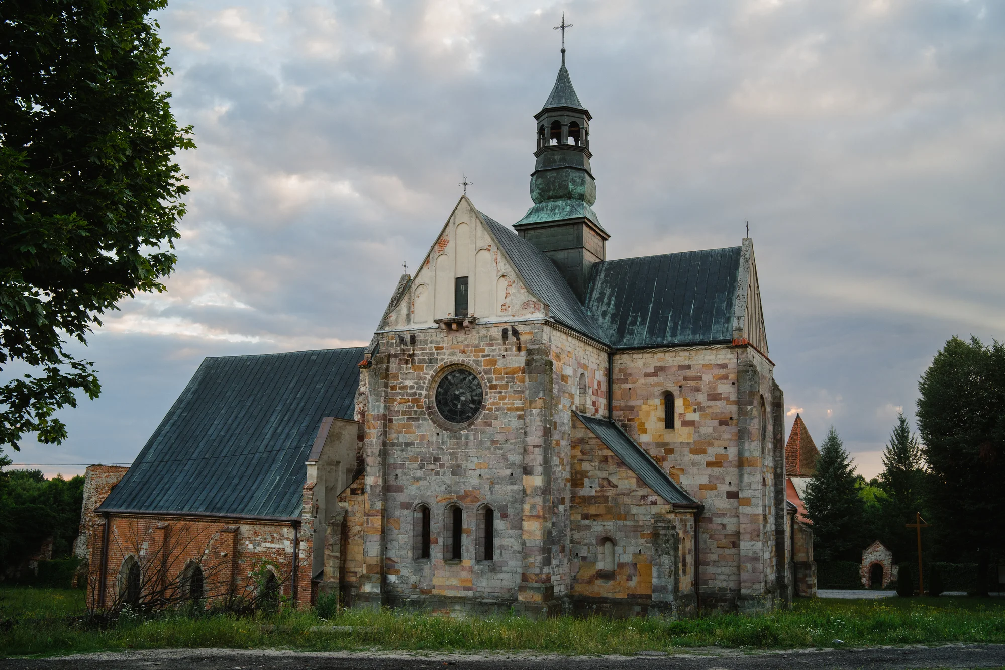 Zážitkový pobyt v bývalém opatství z 12. století 140 km od Varšavy: snídaně, wellness