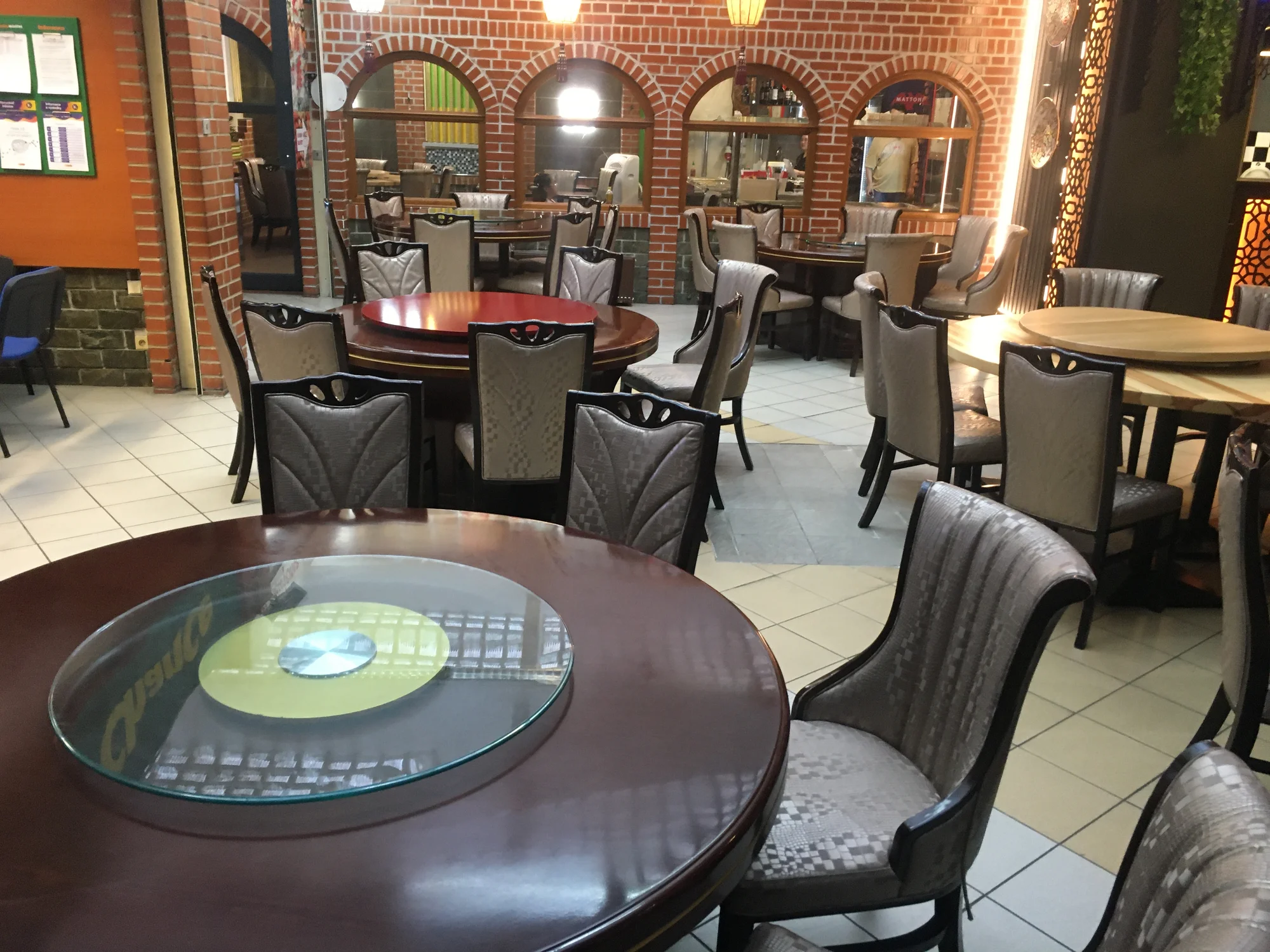 2hod. all you can eat výběrem z menu plné asijských specialit v centru Prahy