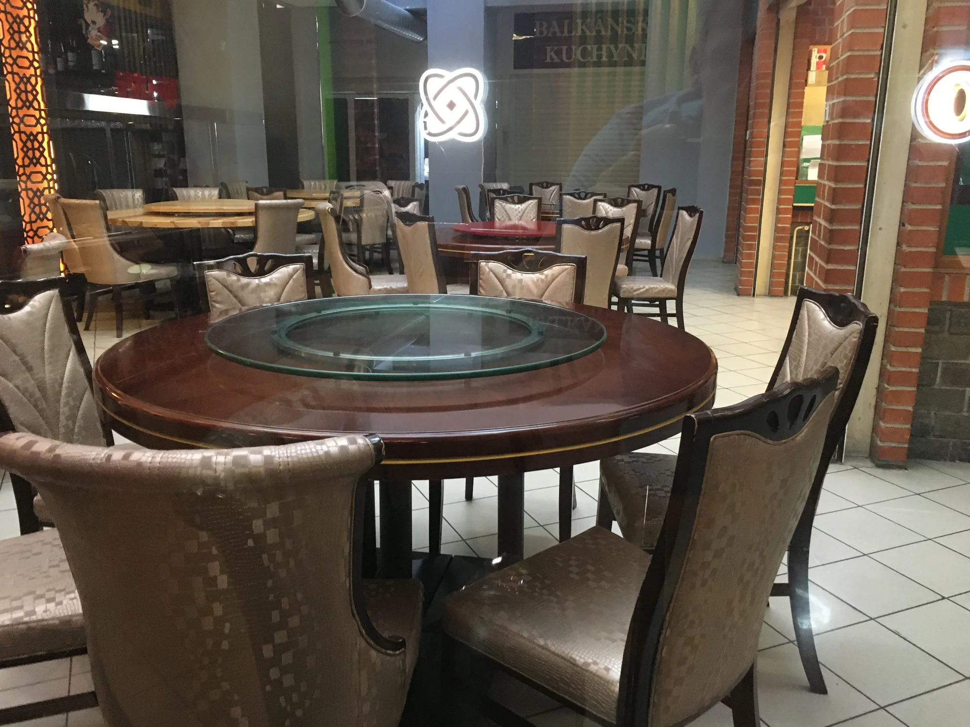 2hod. all you can eat výběrem z menu plné asijských specialit v centru Prahy