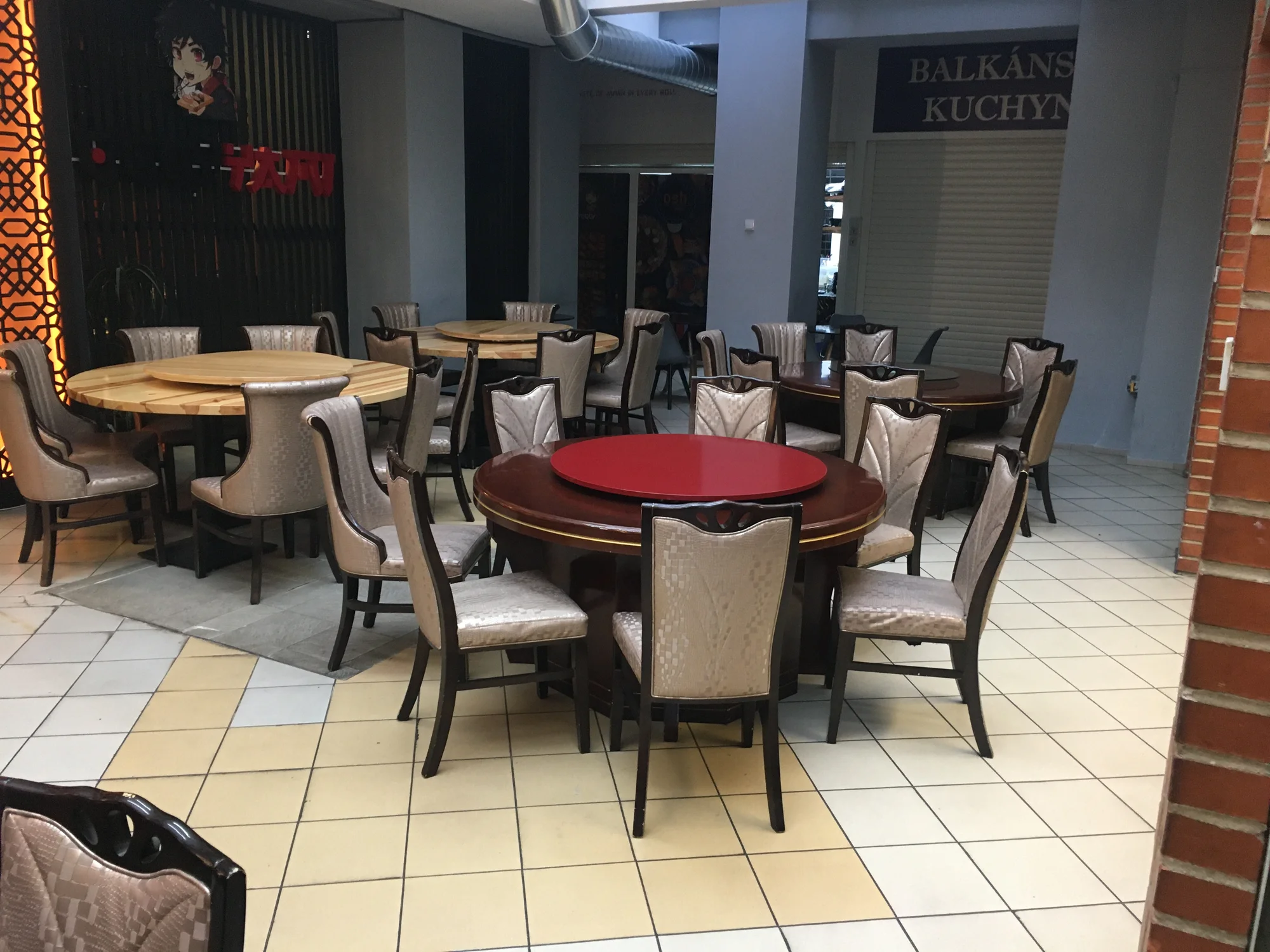 2hod. all you can eat výběrem z menu plné asijských specialit v centru Prahy