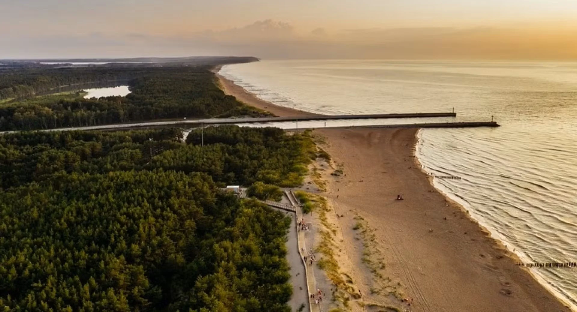 Pobyt v krásném novém hotelu přímo u písčité pláže Baltu s polopenzí