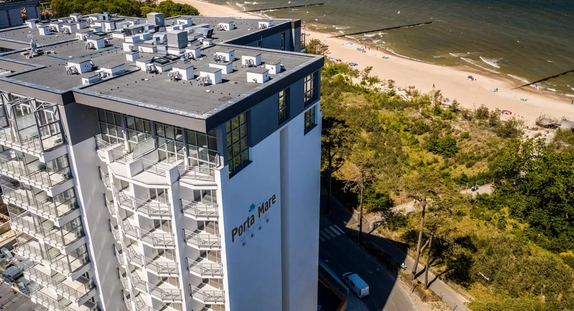 Pobyt v krásném novém hotelu přímo u písčité pláže Baltu s polopenzí