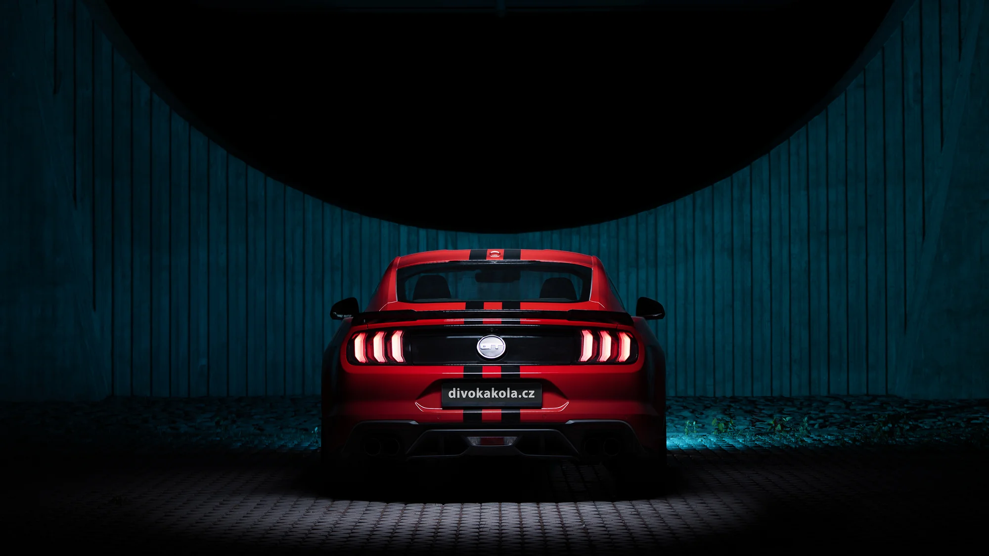 Nezapomenutelný zážitek: jízda nebo pronájem legendárního Fordu Mustang 5.0 V8 Coyote