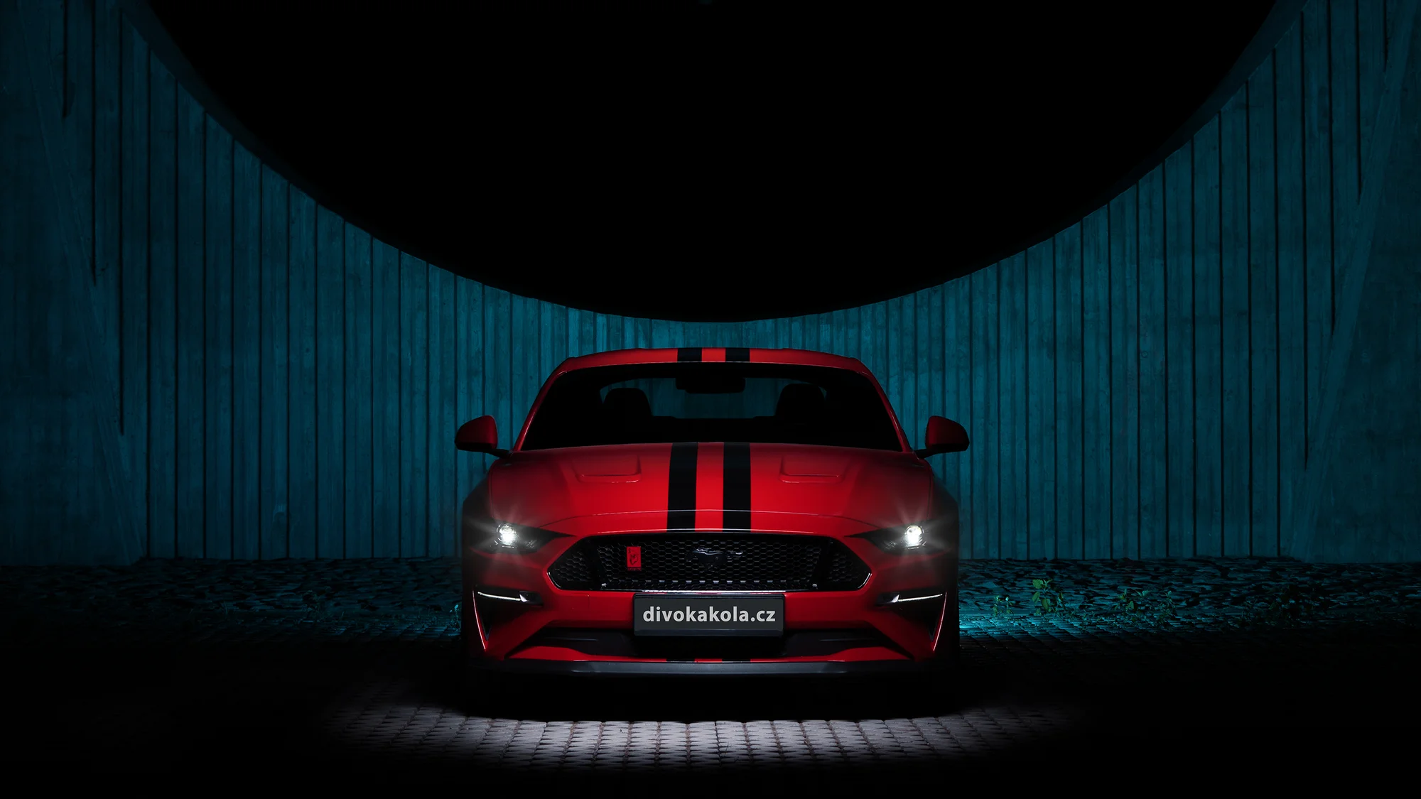 Nezapomenutelný zážitek: jízda nebo pronájem legendárního Fordu Mustang 5.0 V8 Coyote