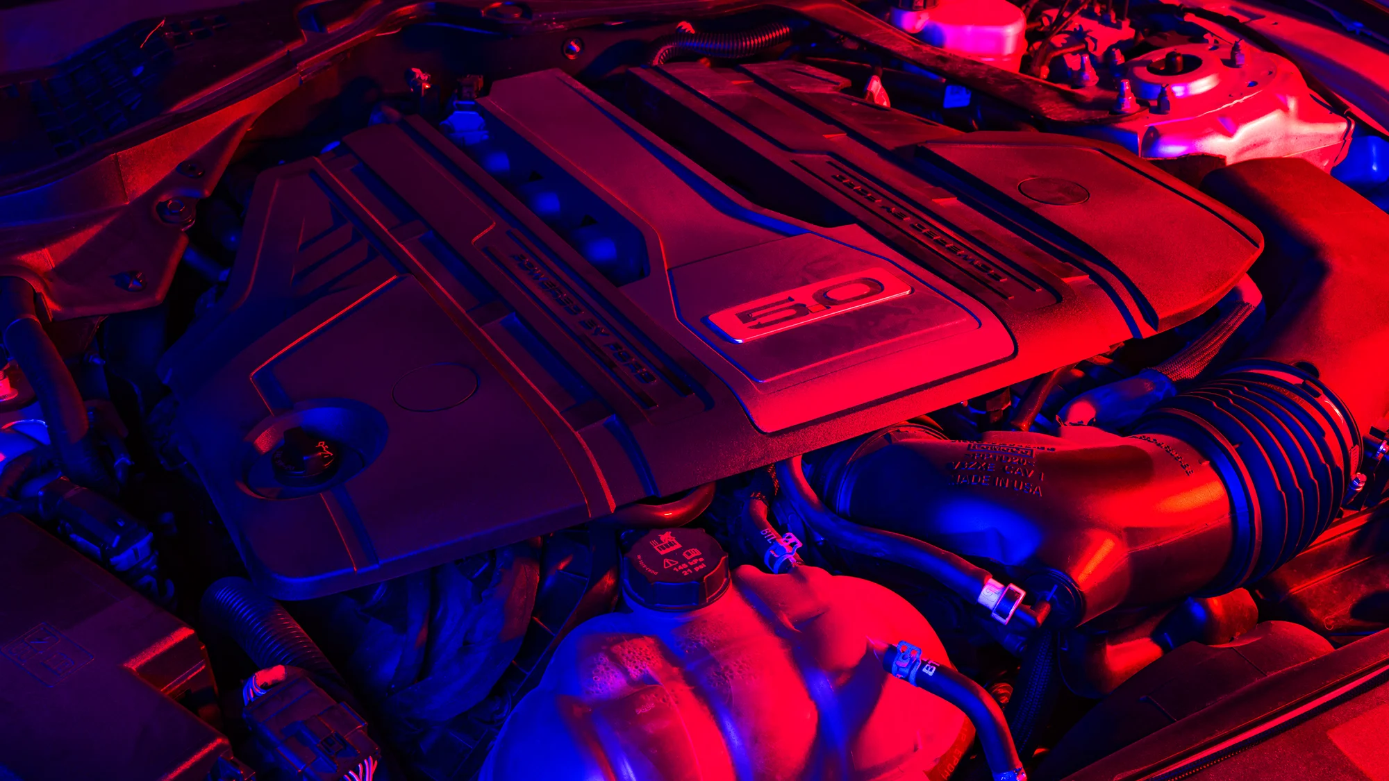 Nezapomenutelný zážitek: jízda nebo pronájem legendárního Fordu Mustang 5.0 V8 Coyote