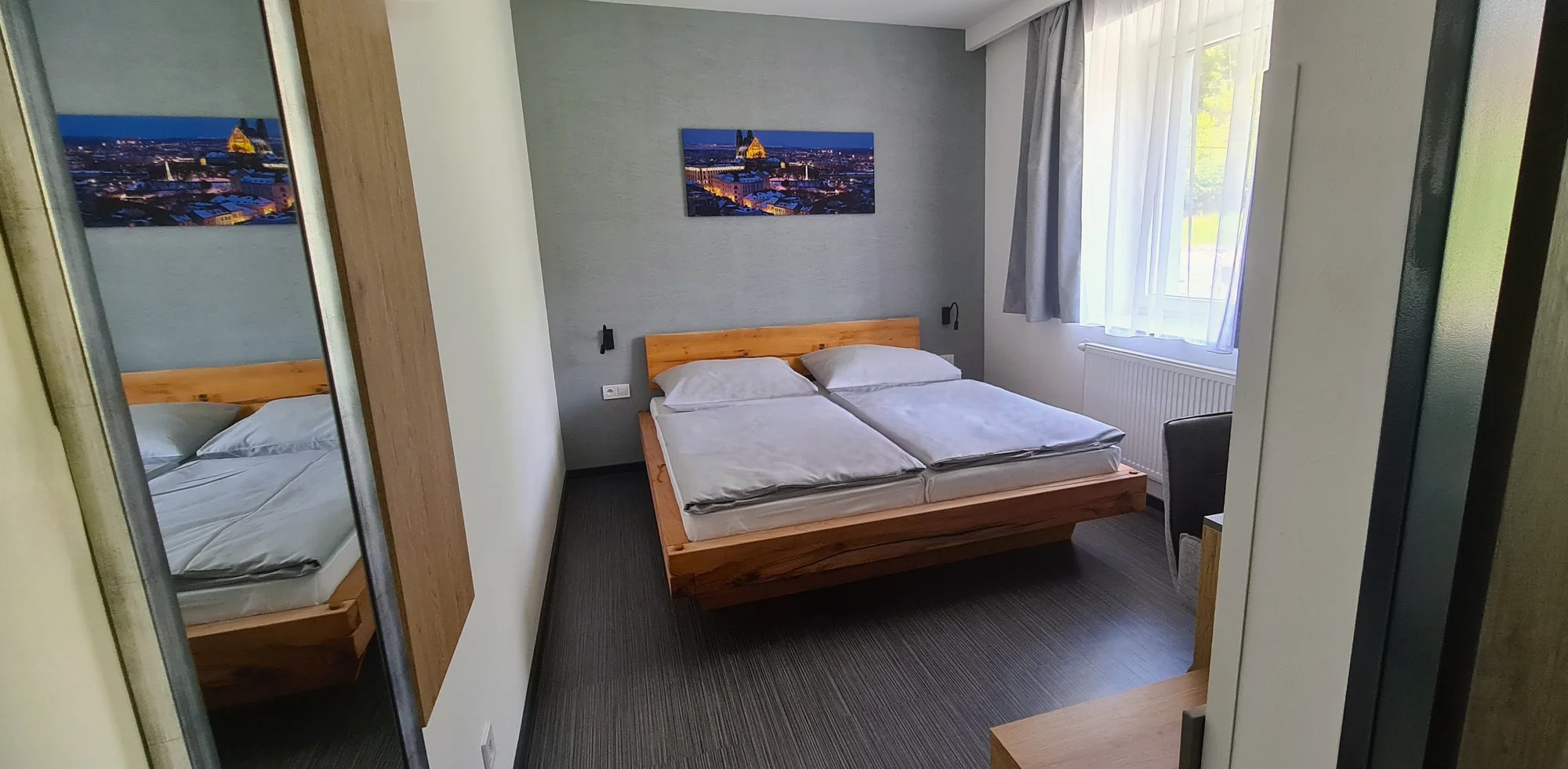 Do zoo i na Ještěd: pobyt v hotelu a hostelu se snídaní v klidné části Liberce