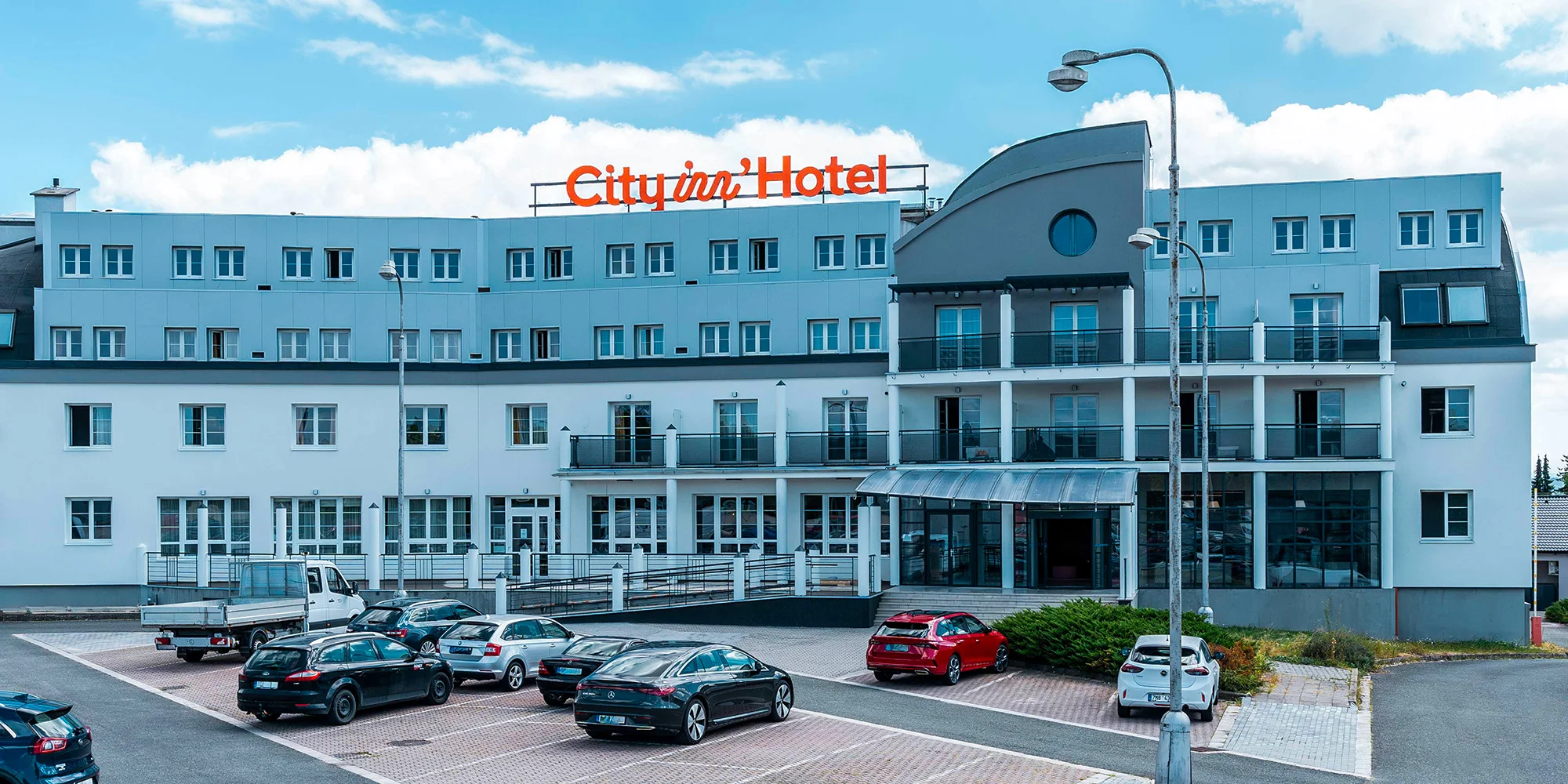 Pobyt v novém City inn‘ Hotel: snídaně, welcome drink a bezplatné parkování před hotelem