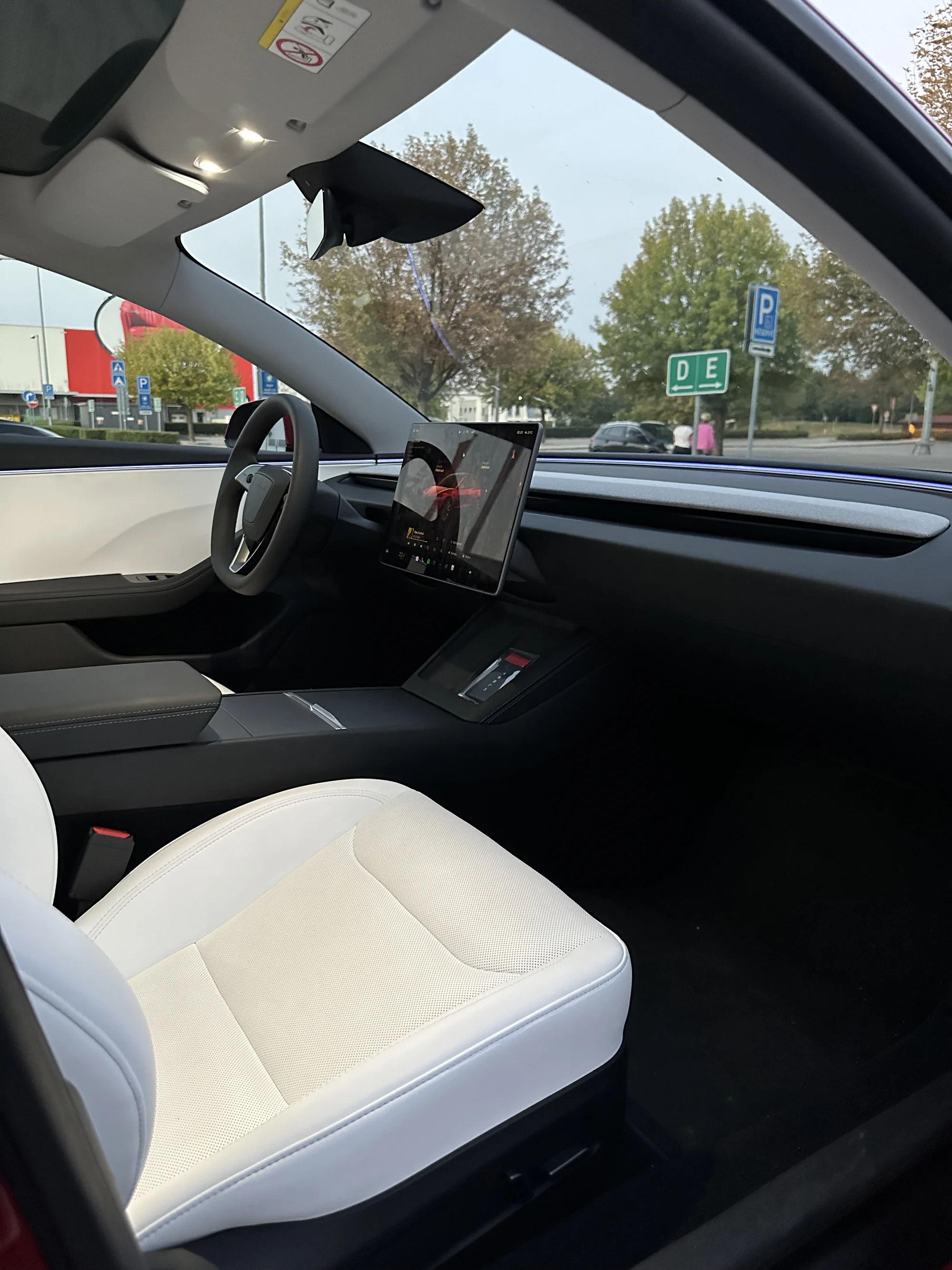 Jízda v nejnovějším elektromobilu Tesla Model 3 Performance highland 2024: jako řidič i spolujezdec