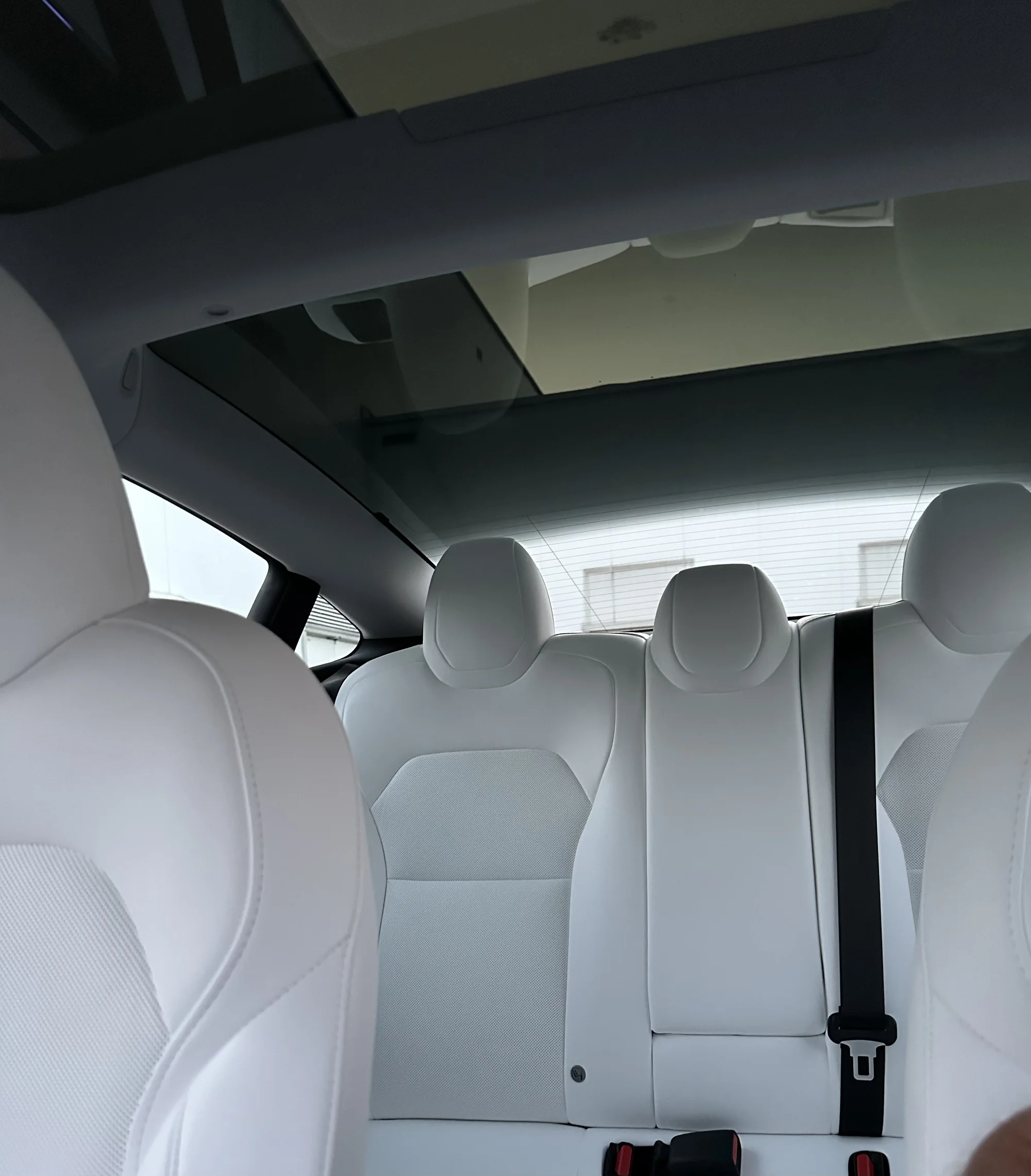 Jízda v nejnovějším elektromobilu Tesla Model 3 Performance highland 2024: jako řidič i spolujezdec