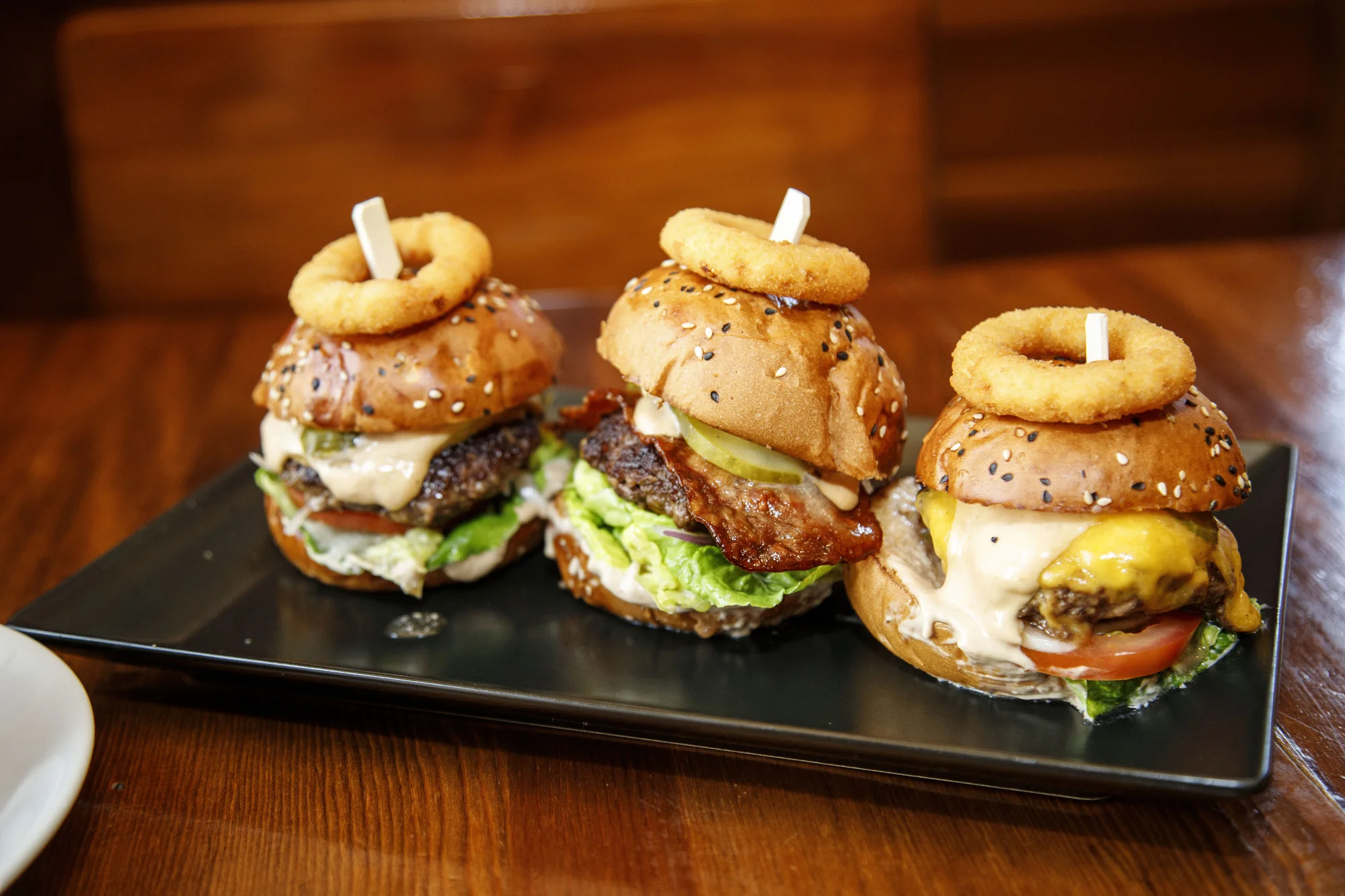 Až 6 mini burgerů, malé hranolky a dip podle výběru v Burger Grill pubu