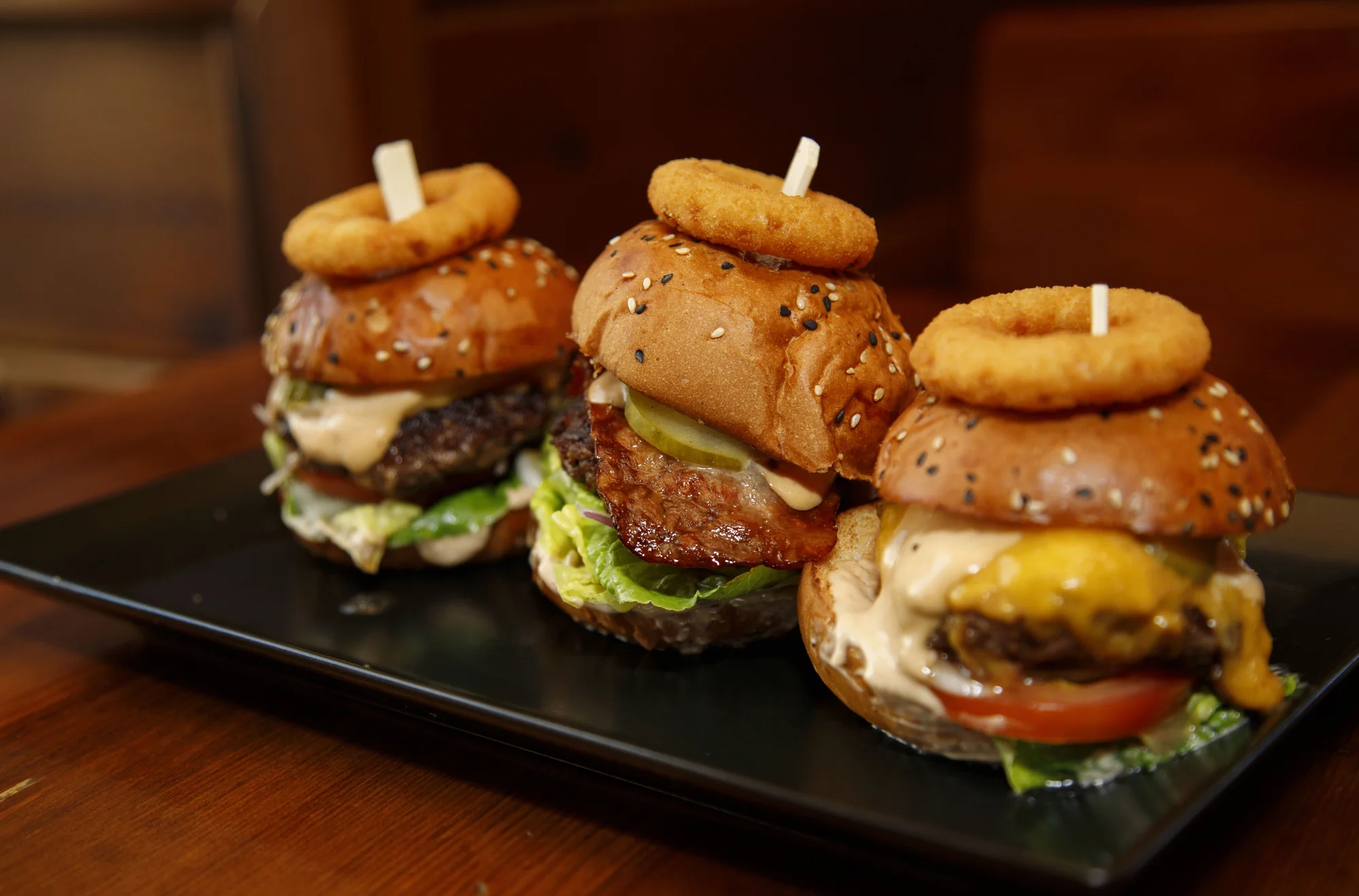 Až 6 mini burgerů, malé hranolky a dip podle výběru v Burger Grill pubu