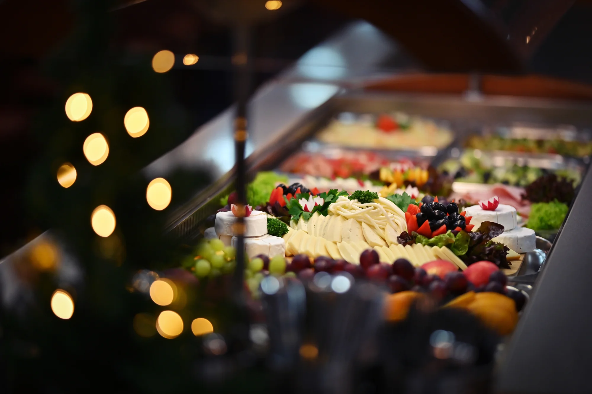 Adventní plavba centrem Prahy s výkladem a nápojem i rautovou večeří