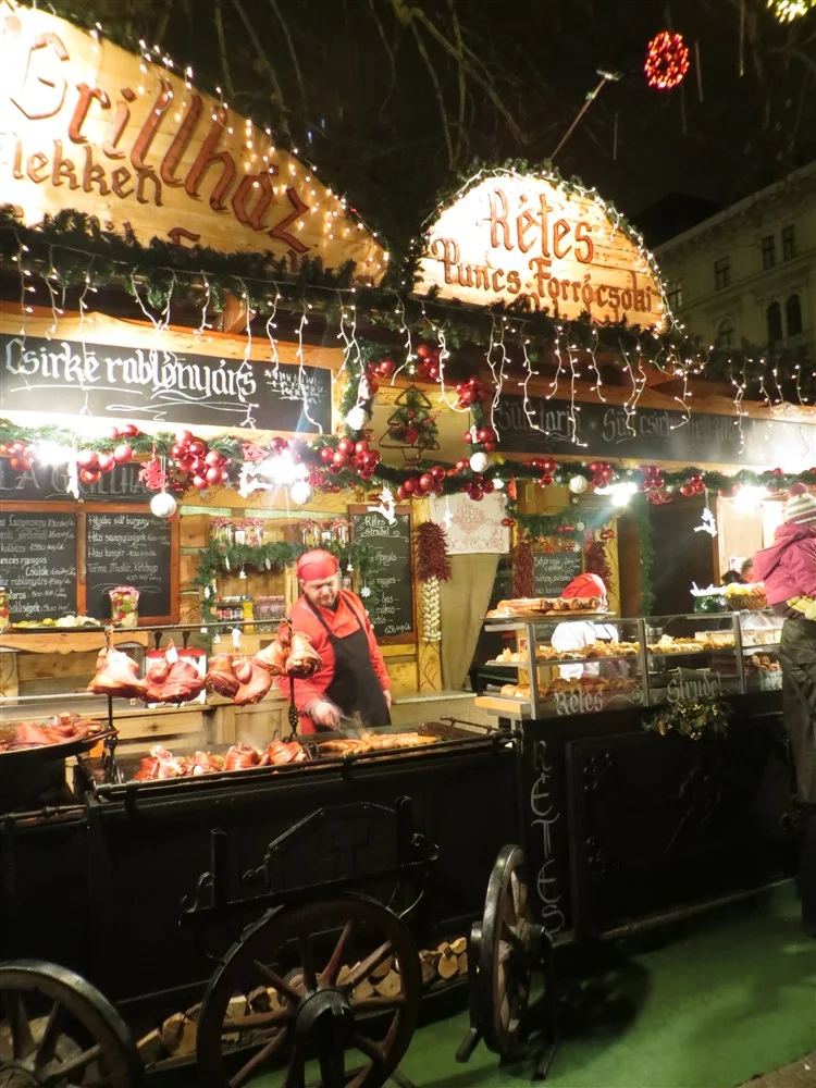 Vánoční Budapešť: adventní trhy i návštěva lázní Györ, 1 noc se snídaní i doprava busem