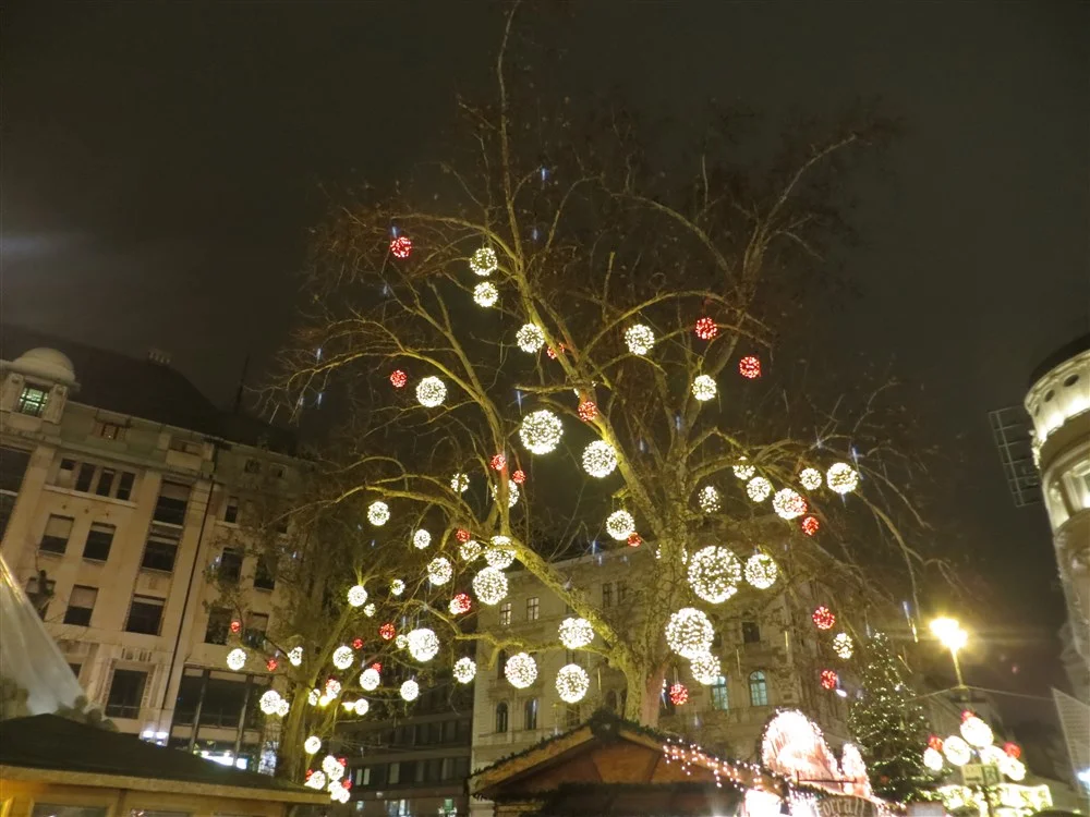 Vánoční Budapešť: adventní trhy i návštěva lázní Györ, 1 noc se snídaní i doprava busem