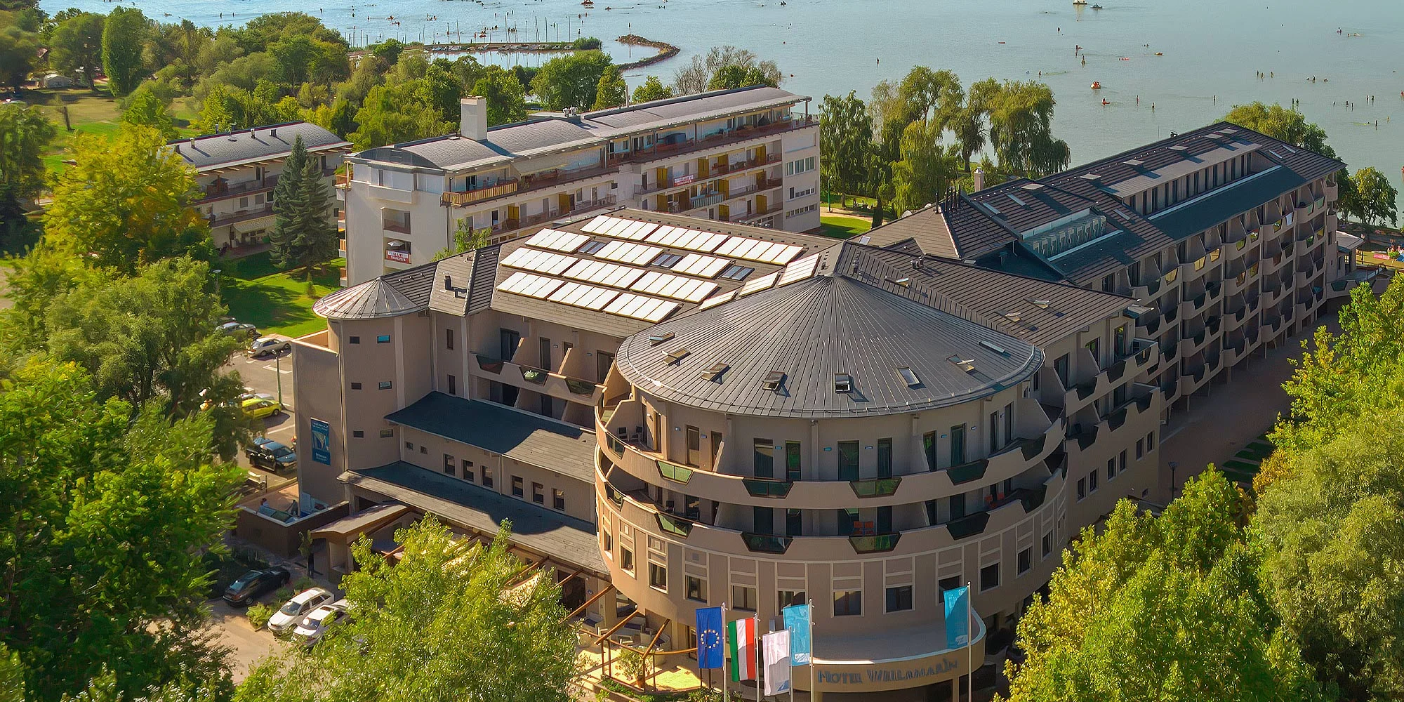 4* wellness hotel přímo u Balatonu: polopenze, pobyt pro dítě do 11,9 let zdarma i bonusová noc