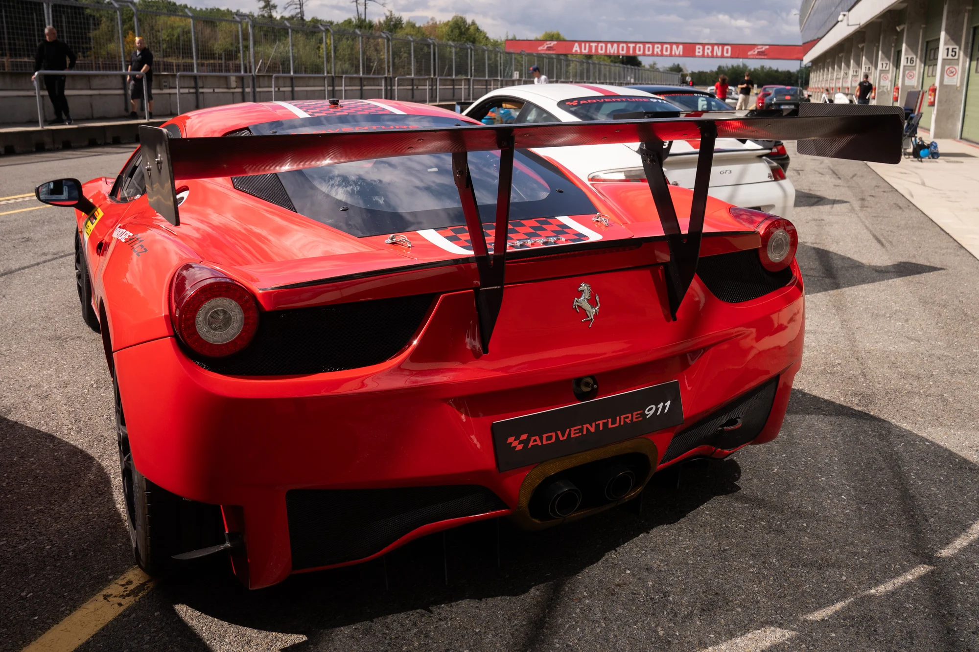 Spolujízda ve Ferrari 458 Evo na závodním okruhu v Brně či Mostě: 1–3 kola