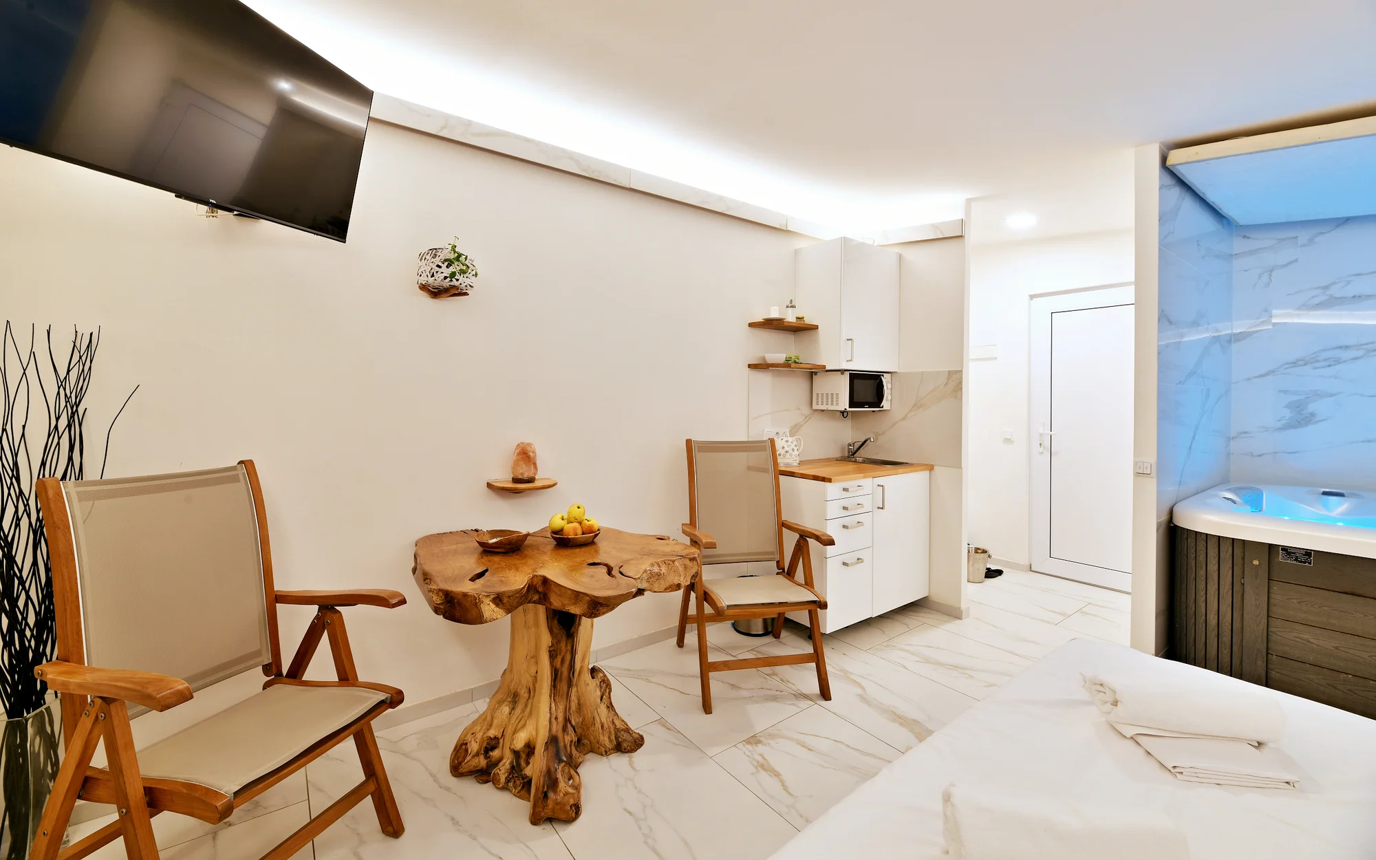 Privátní wellness na hodinu i celou noc: finská sauna, vířivá vana, ochlazovací vědro i s Bohemia Sektem