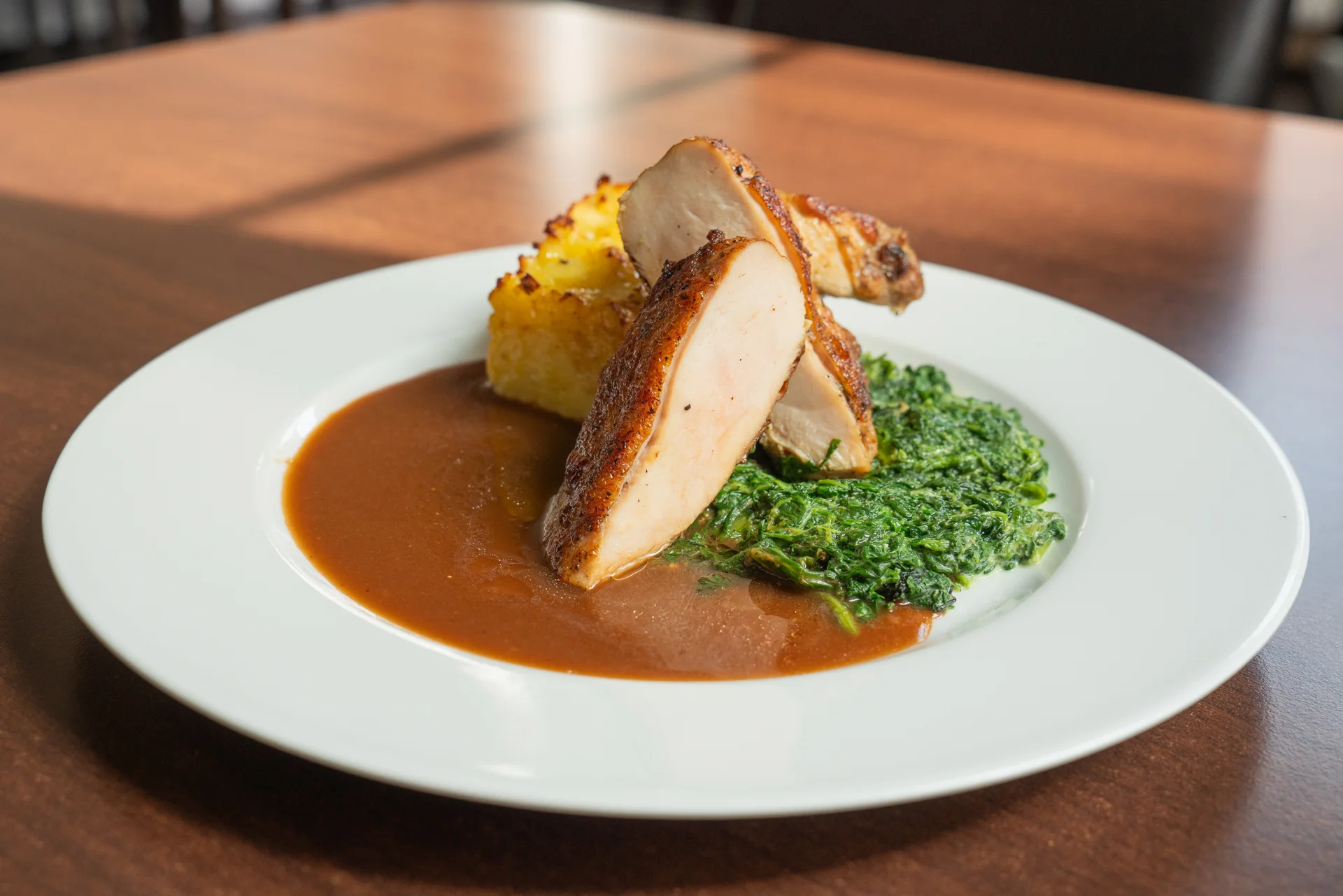 Hodina v saunovém světě, aromatická masáž zad a tříchodové menu pro 2 osoby