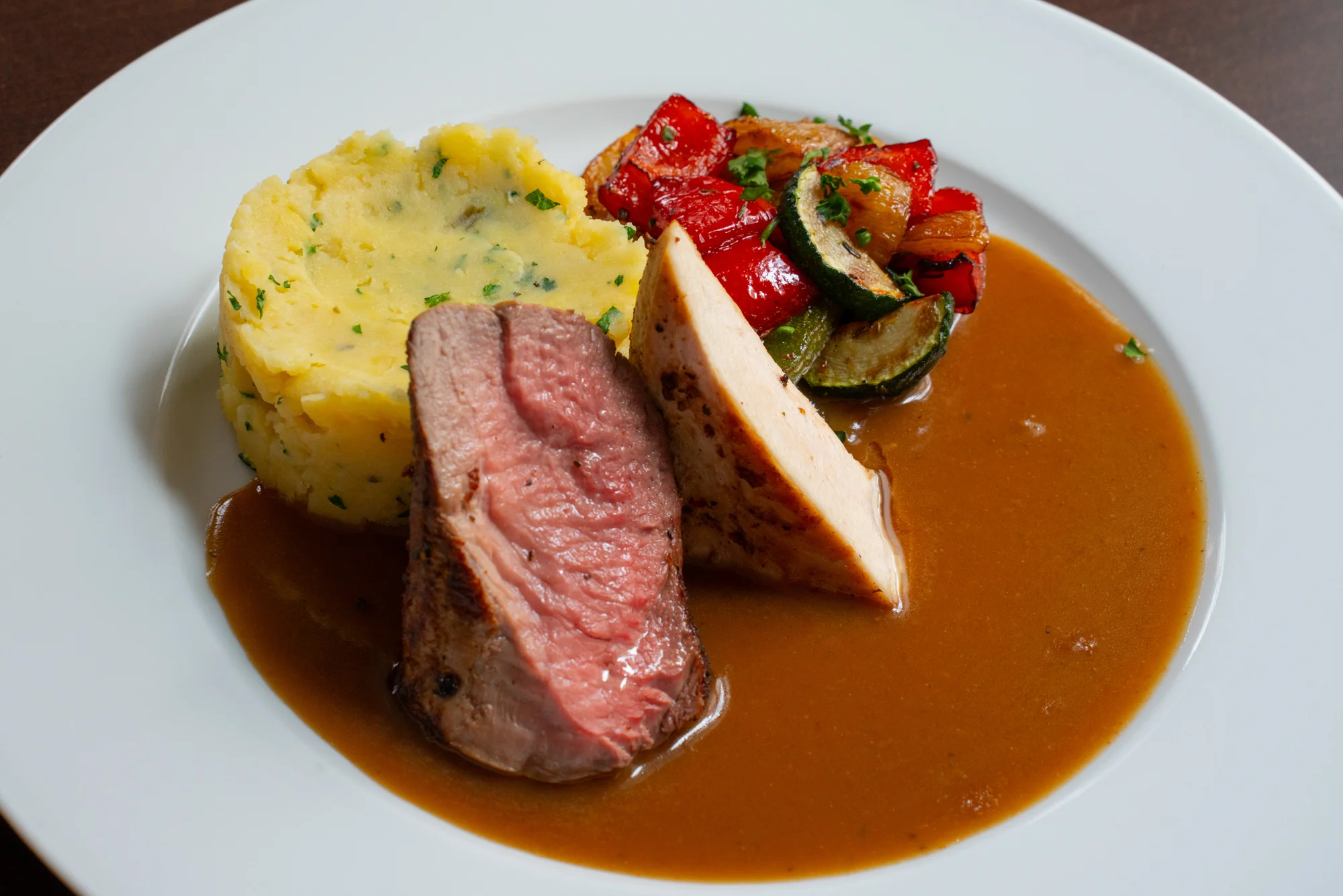 Tříchodové menu pro 2 osoby: domácí paštika, panenka a kuřecí prso i sladký dezert