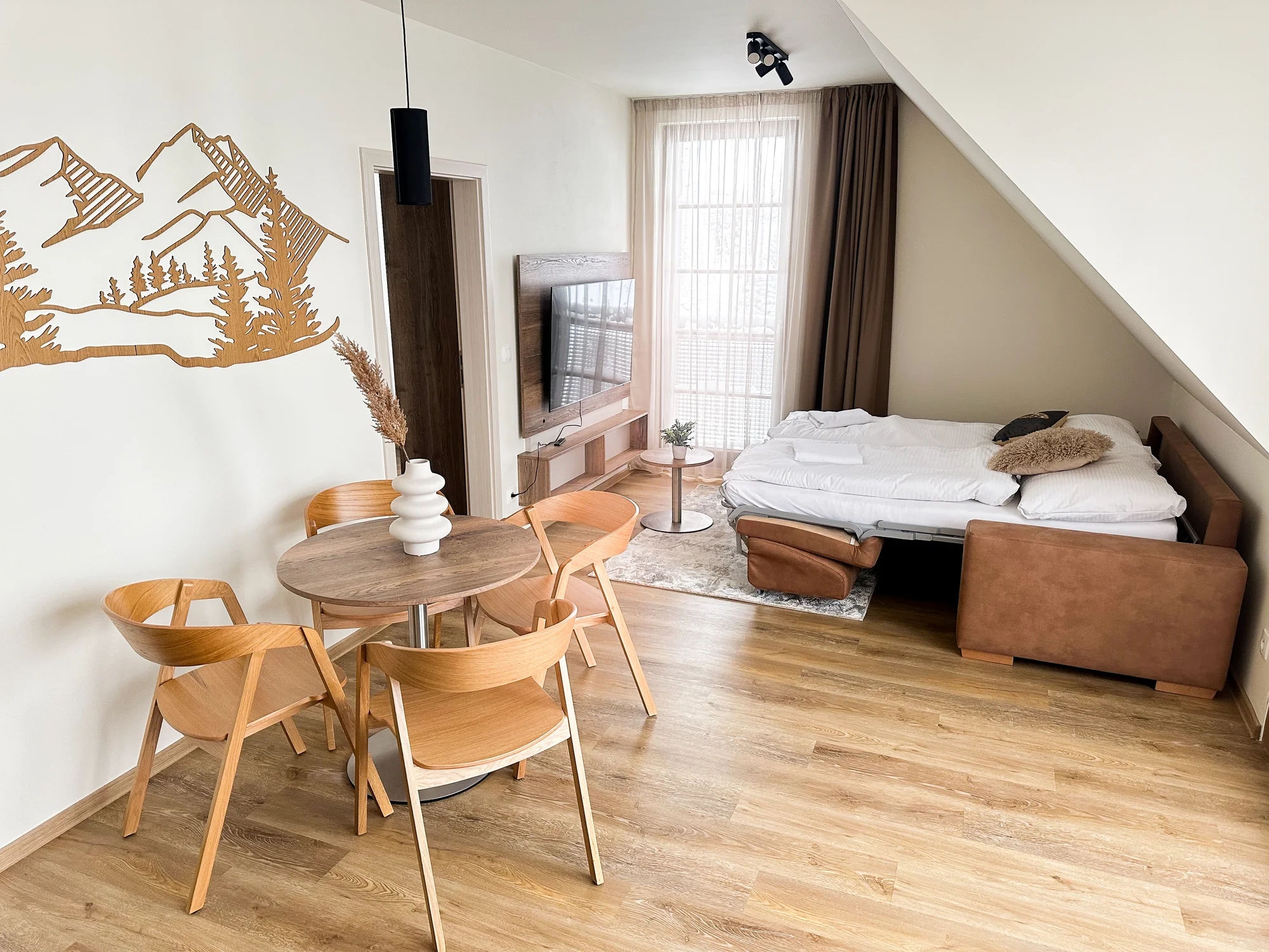 Pobyt v Orlických horách: vybavené apartmány s terasou i lahev vína