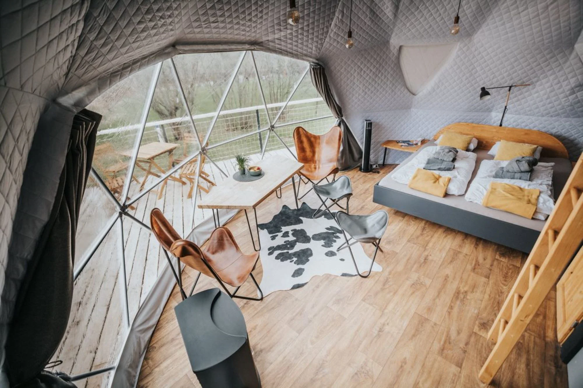 Krásný glampingový stan ve Vrchlabí až pro 4 osoby: terasa a privátní wellness