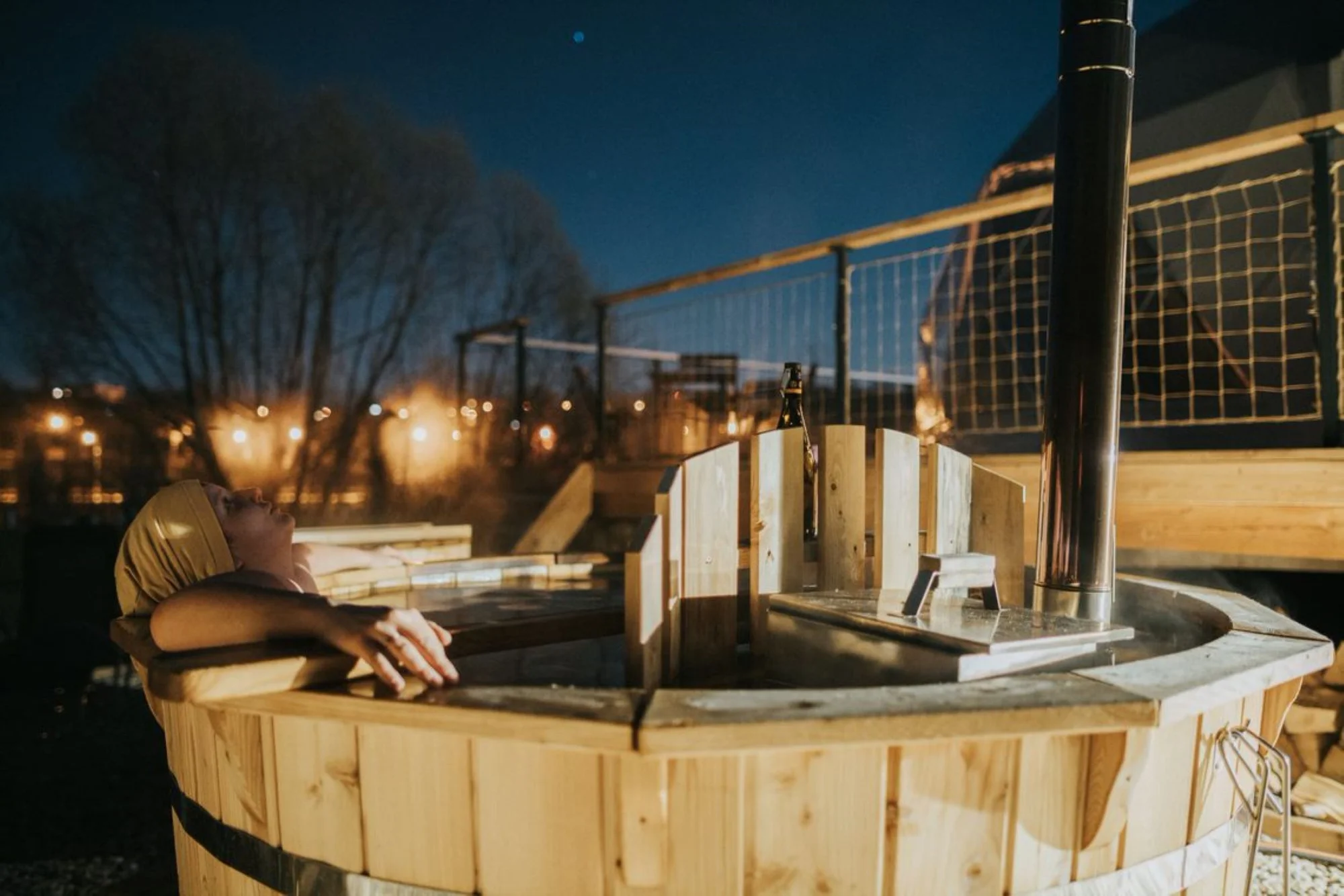 Krásný glampingový stan ve Vrchlabí až pro 4 osoby: terasa a privátní wellness
