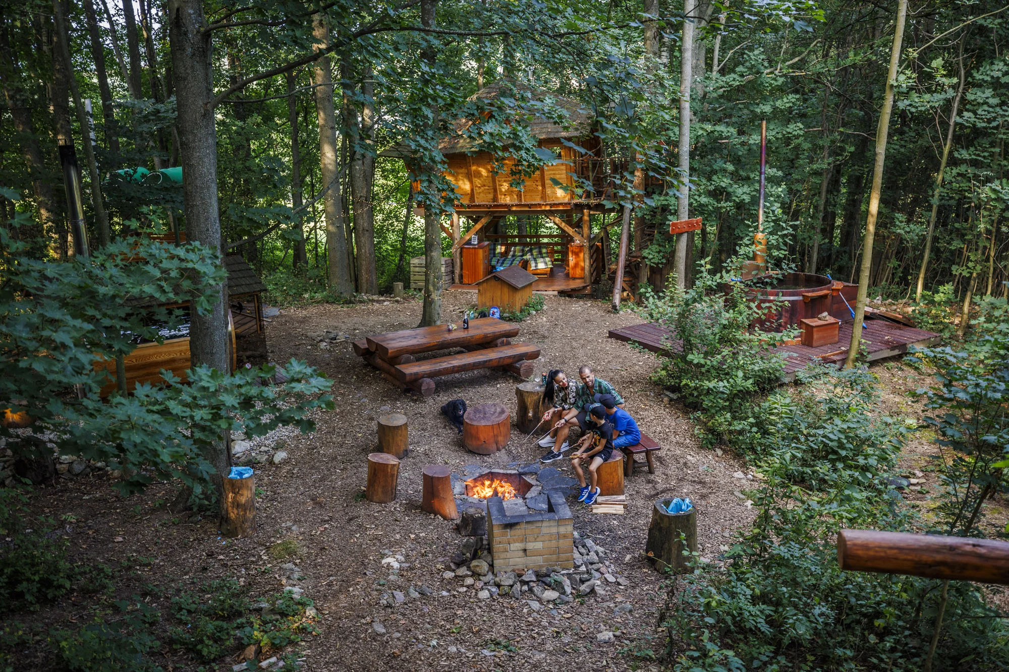 Treehouse na Dolní Moravě: privátní vířivka, finská sauna i gril až pro 4 os.