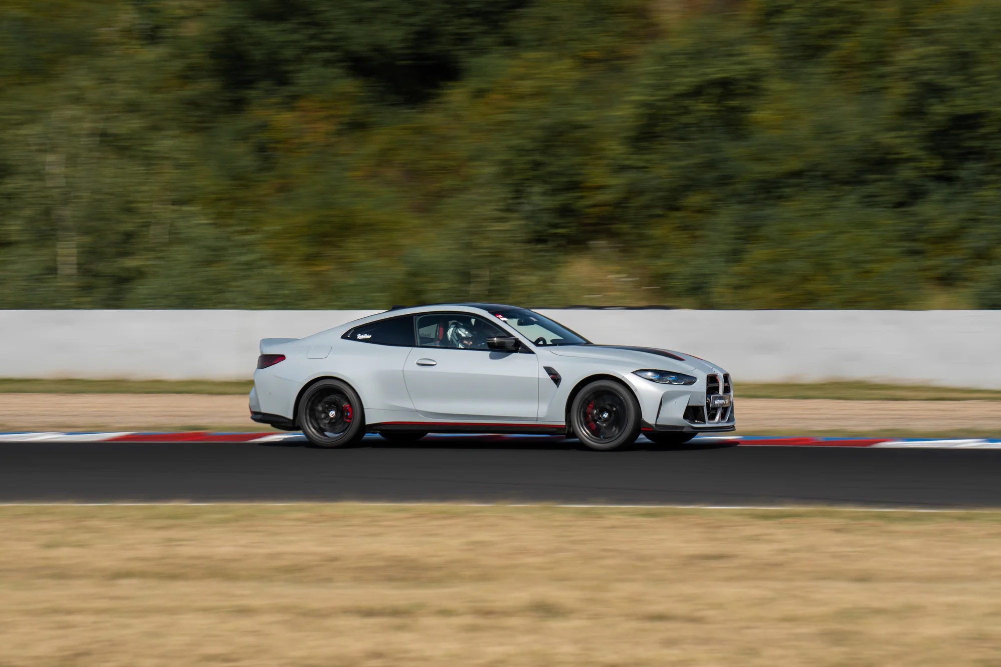 Nezapomenutelný zážitek v limitované edici BMW M4 CSL na závodním okruhu