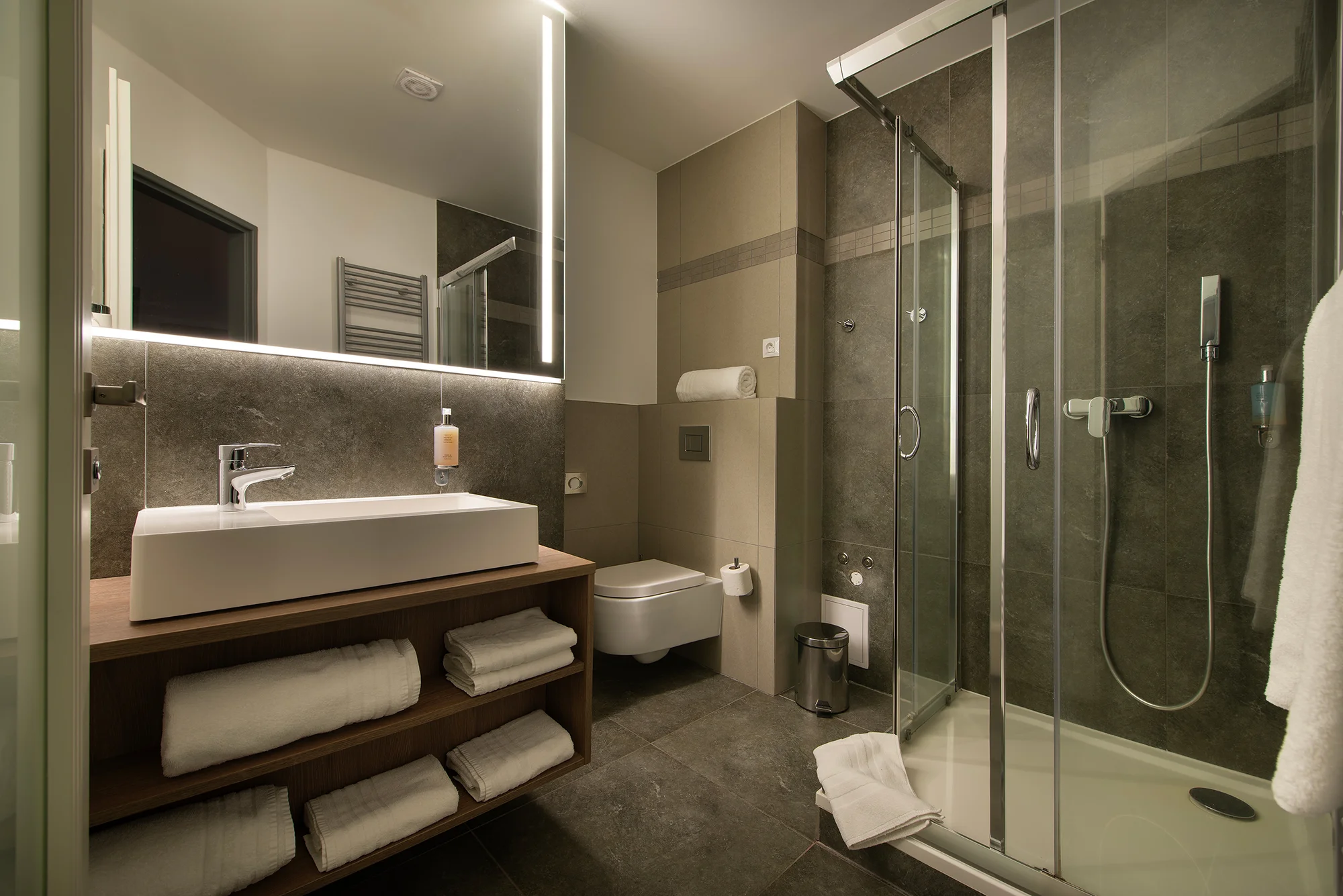 Relax na Vysočině: pobyt v designovém apartmánu, sauna i vstupenka do sklárny